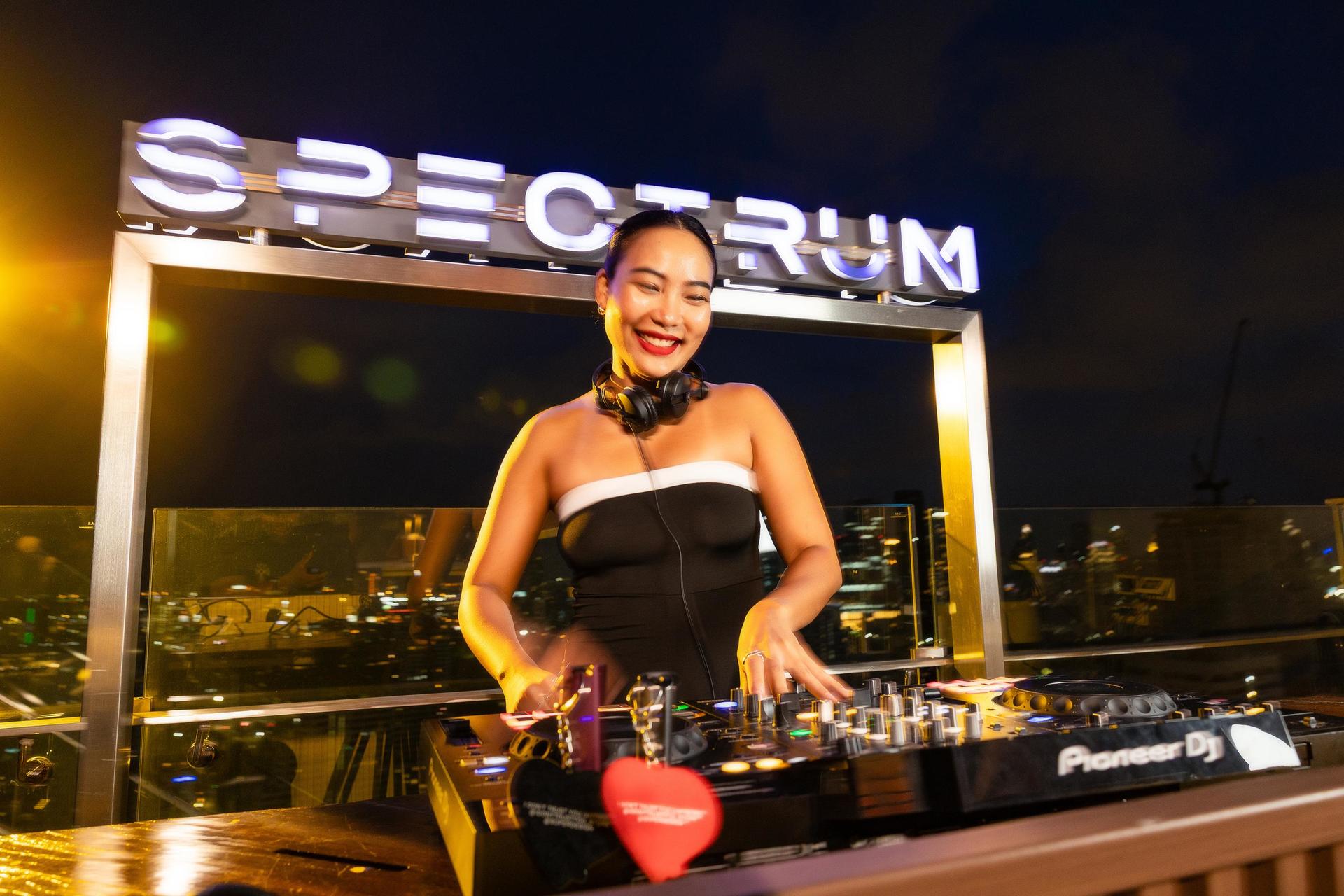 Spectrum Lounge & Bar at Hyatt Regency Bangkok Sukhumvit   - Thumbnail 2