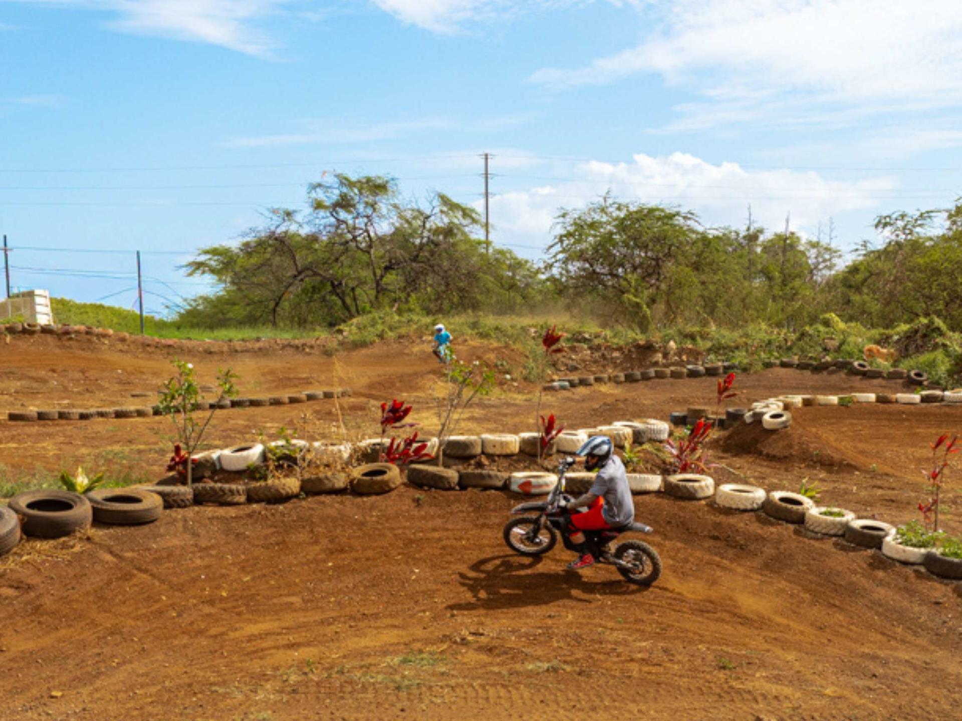 Dirt Bike Experience in Oahu - Thumbnail 17