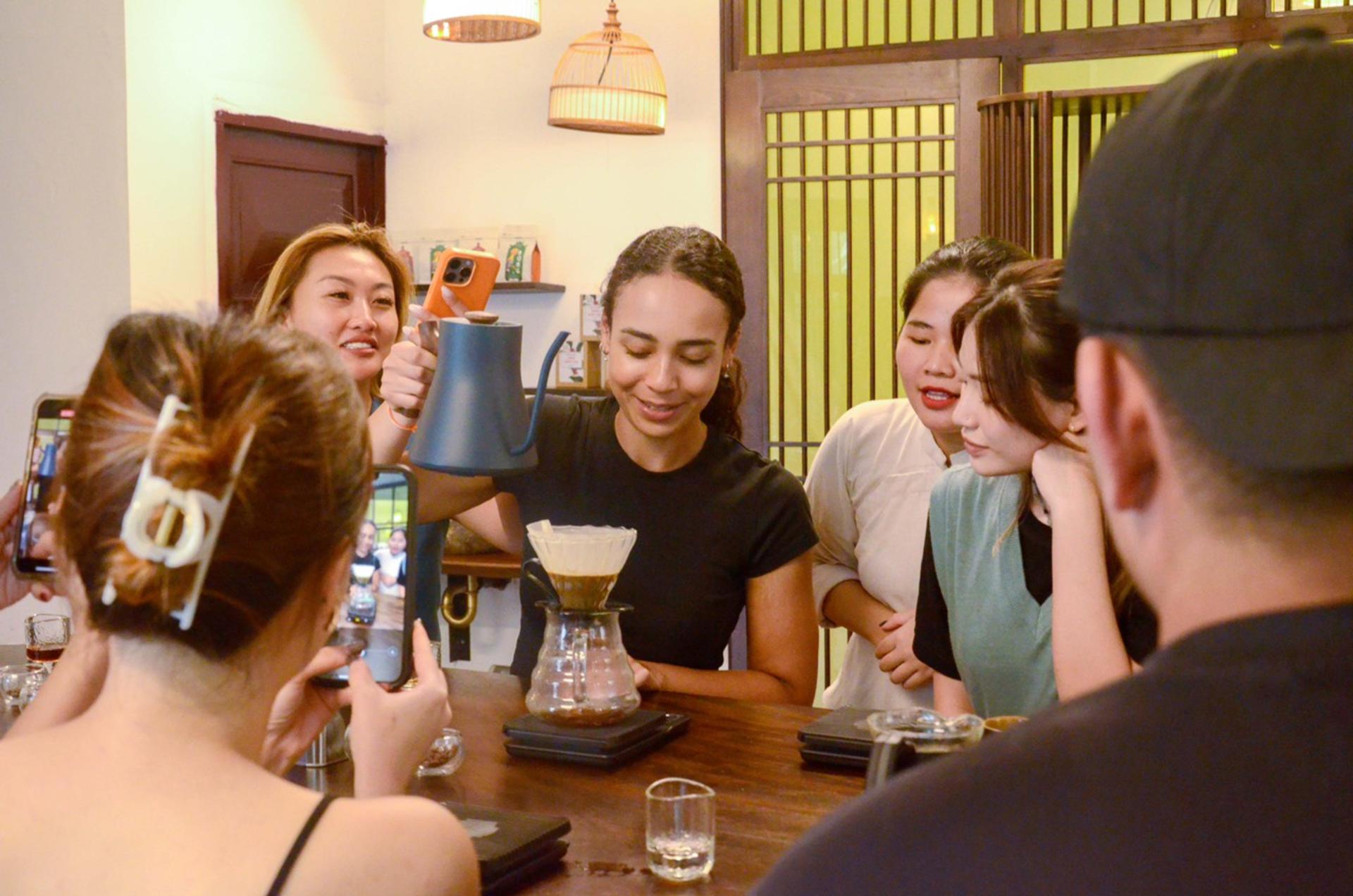 Vietnamese Coffee Workshop by Rose Kitchen in Ha Noi - Thumbnail 4