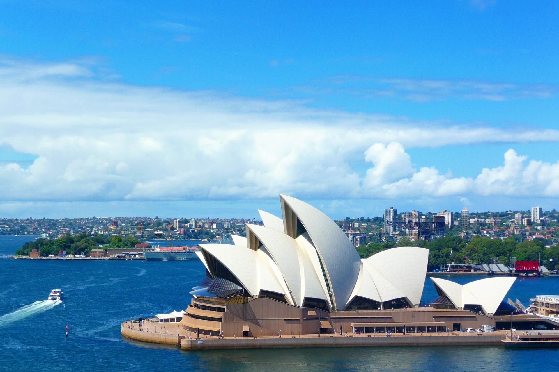 Sydney Iconic Landmarks & Bondi Beach Full-Day Tour - Thumbnail 4