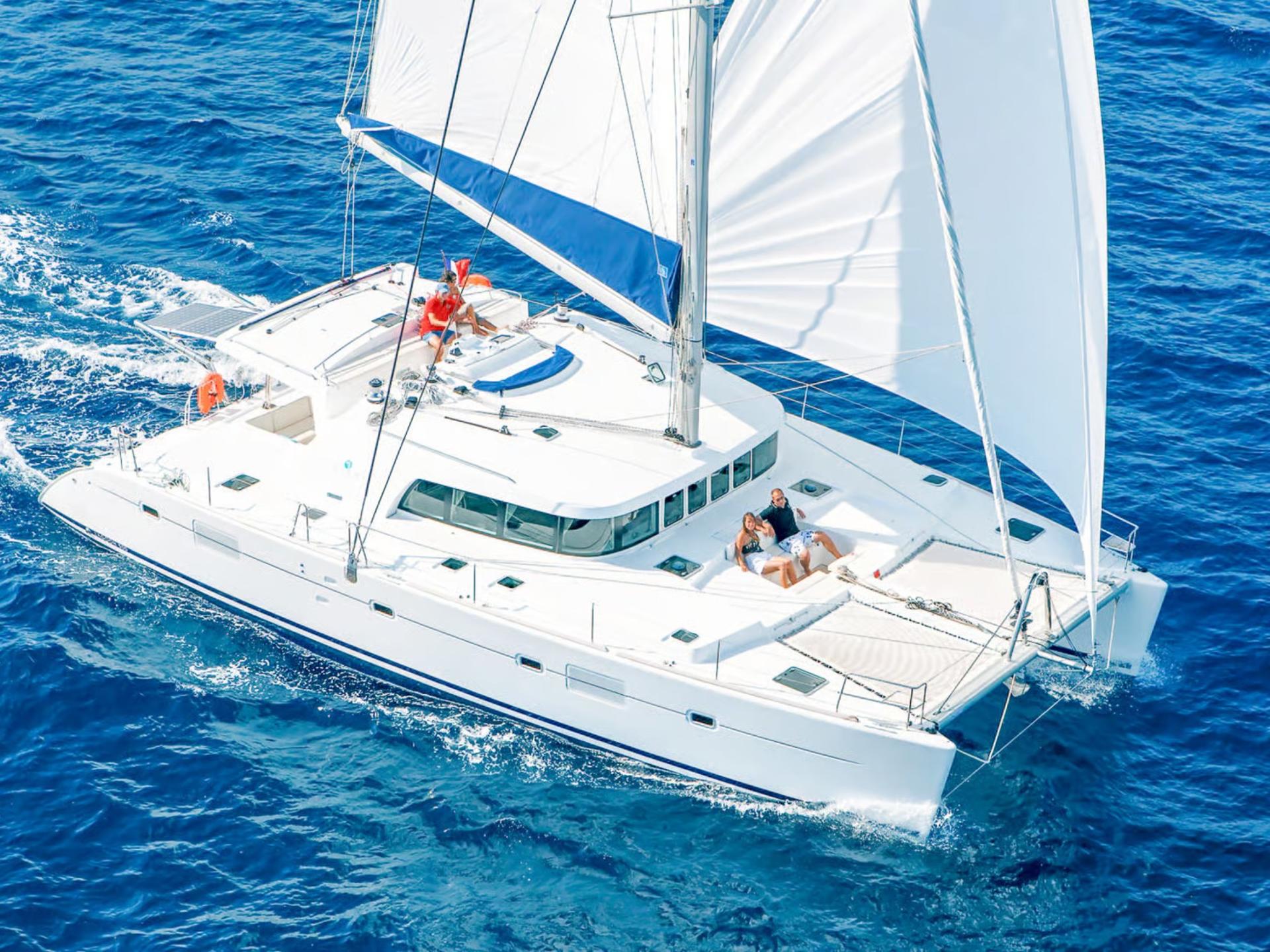 Kona Coast Luxury Dolphin Snorkel Sail at Big Island - Thumbnail 5