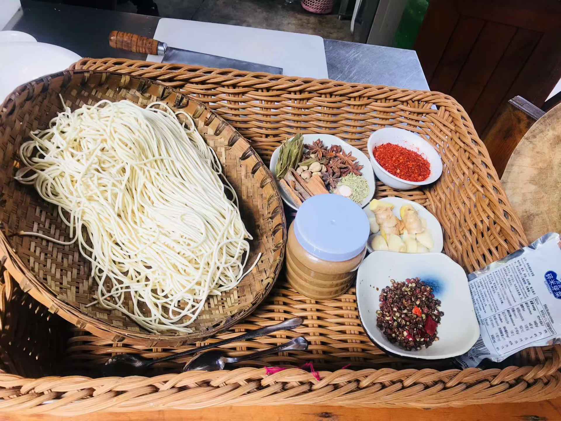 Chengdu DanDan Noodles Cooking Class with A Local  Market visit - Thumbnail 5