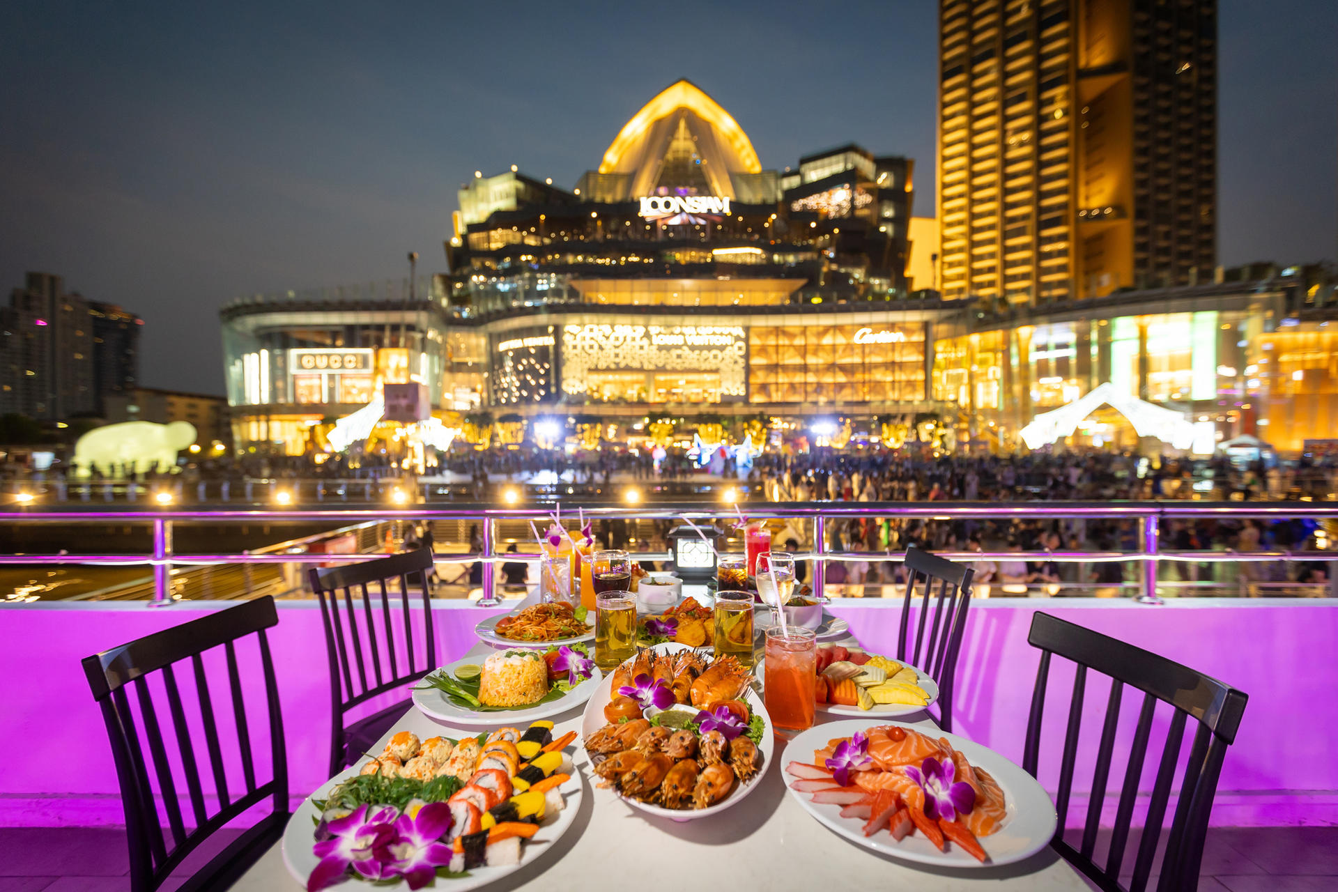 The Luxury White Dinner Cruise in Bangkok - Thumbnail 14