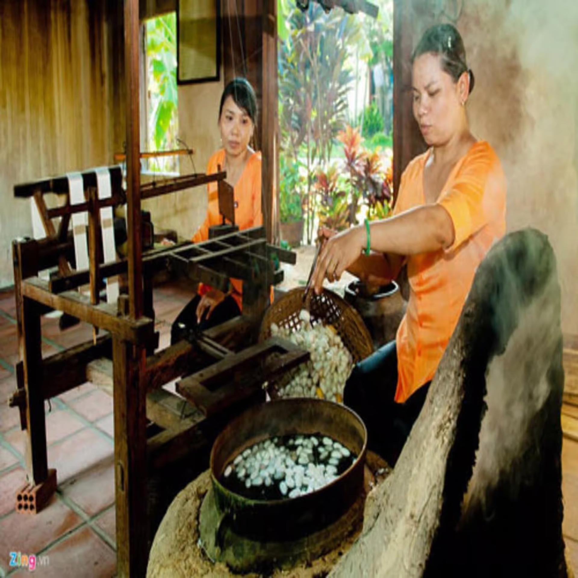 Silk Weaving Discovery In Hoi An Silk Village - Thumbnail 7