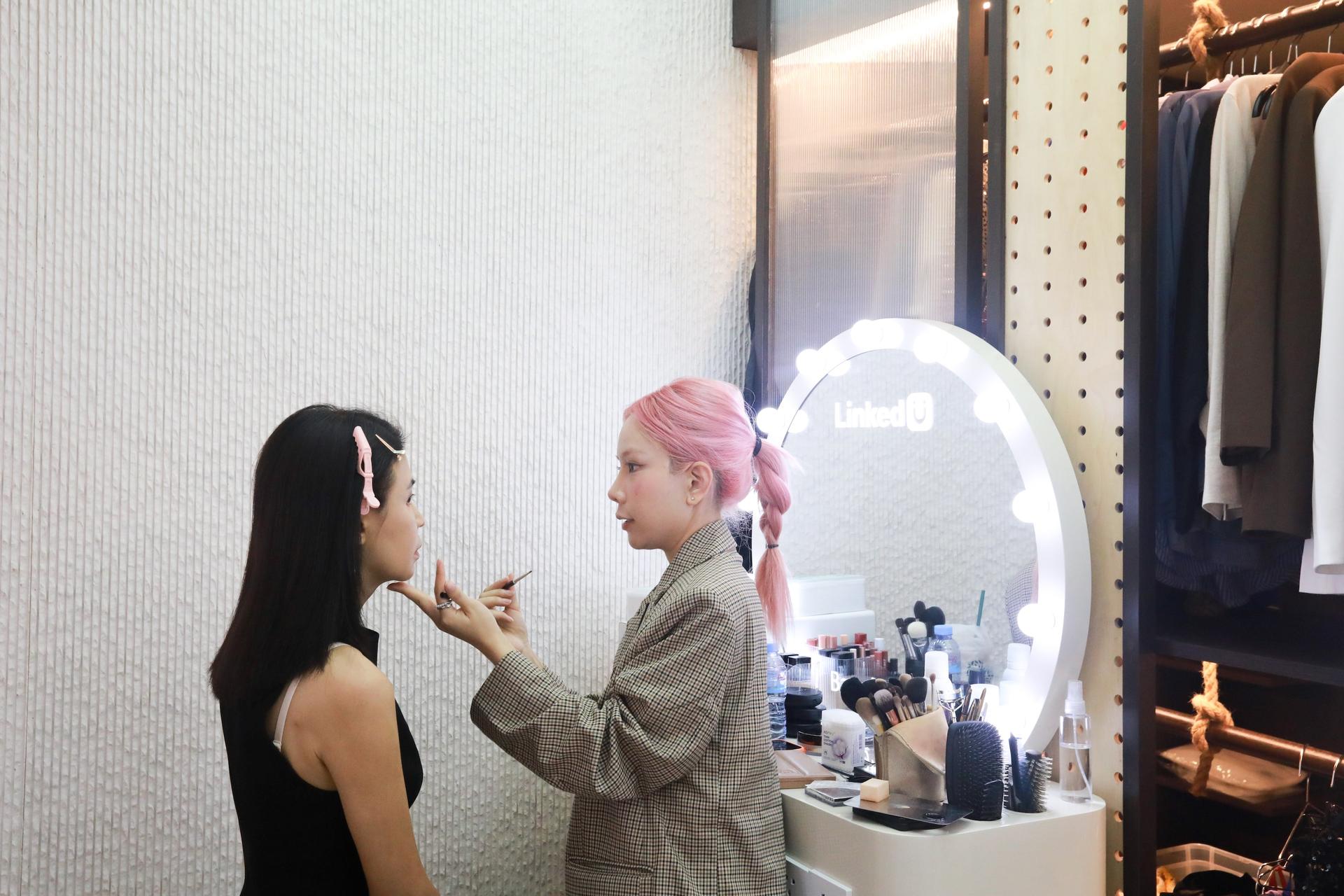 Portraits Studio by Linked U Studio at Central World in Bangkok - Thumbnail 28