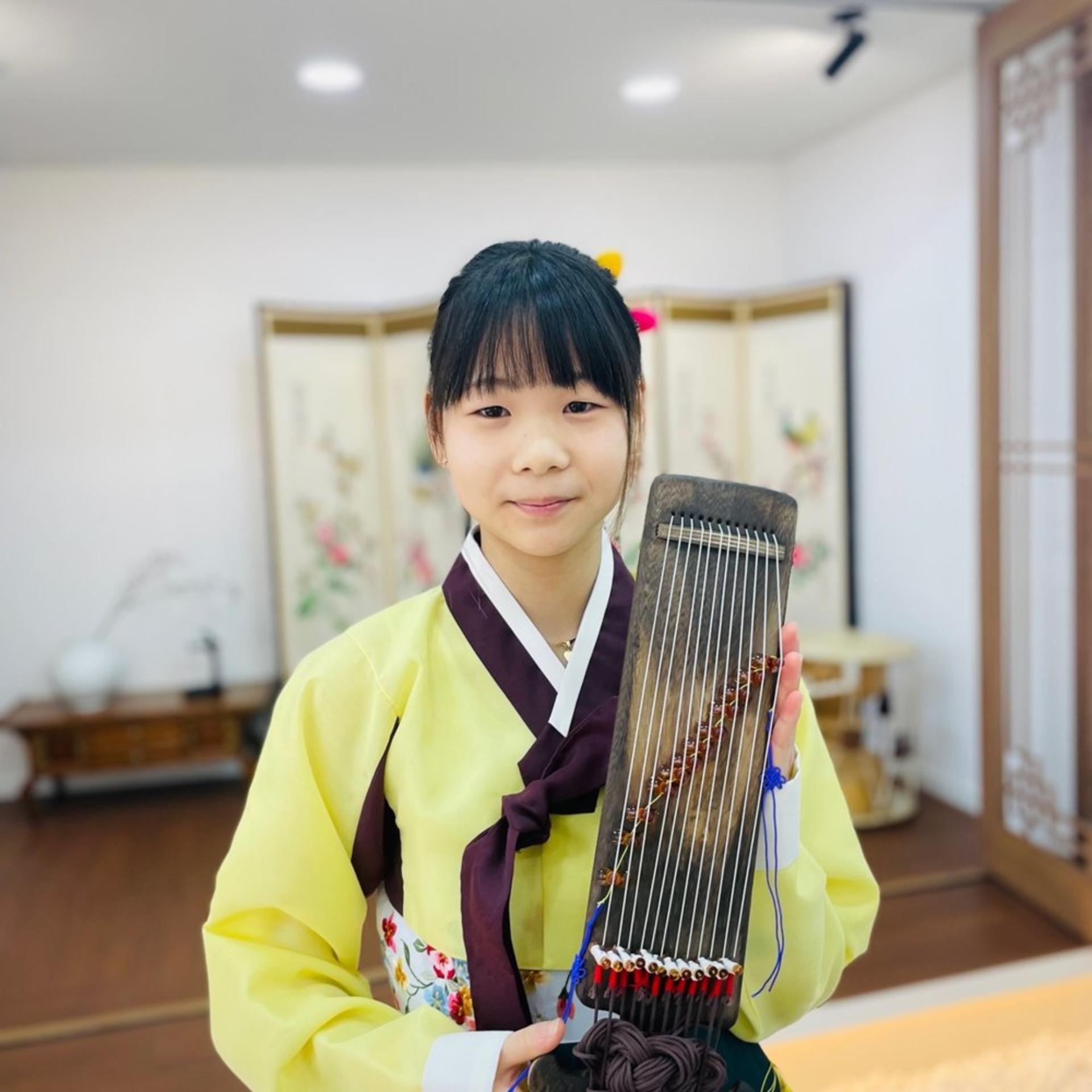  Real K-Vibes:Hanbok + Gayageum Class you'll Never Forget - Thumbnail 8