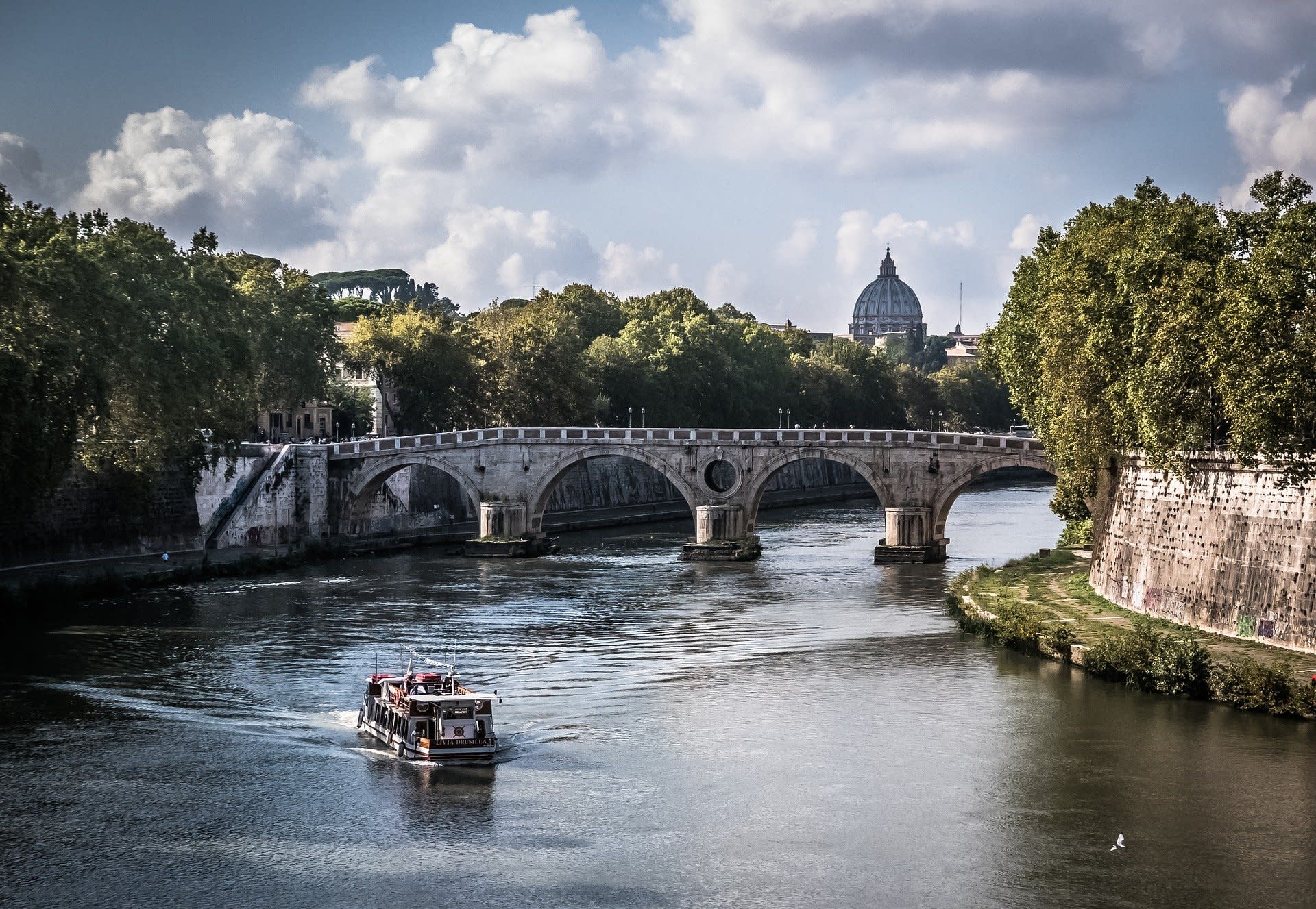 Rome Hop-On Hop-Off Bus by City Sightseeing - Thumbnail 23