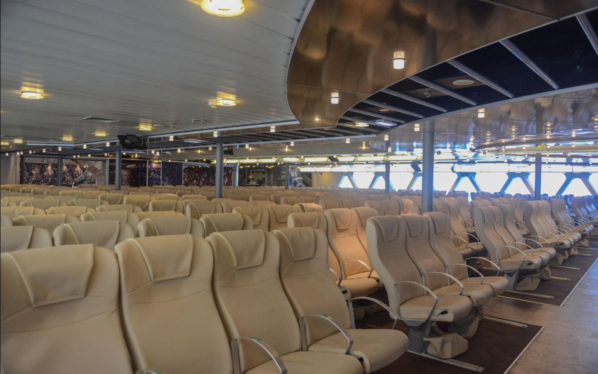 Santorini-Mykonos Round Trip Fast Ferry Ticket - Thumbnail 4