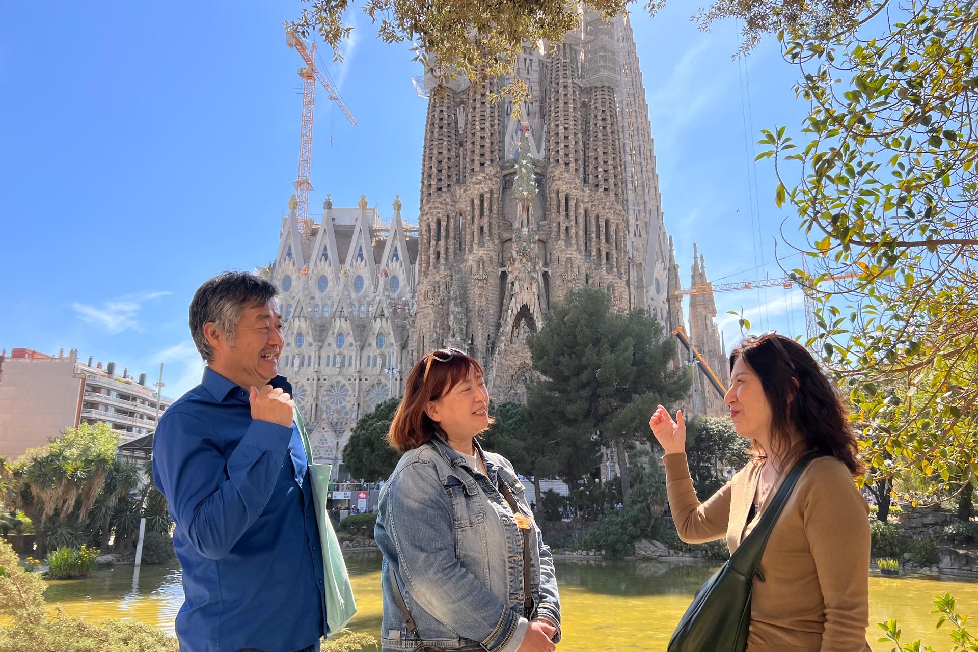 Sagrada Familia and Park Guell Skip-the-Line Guided Tour - Thumbnail 2