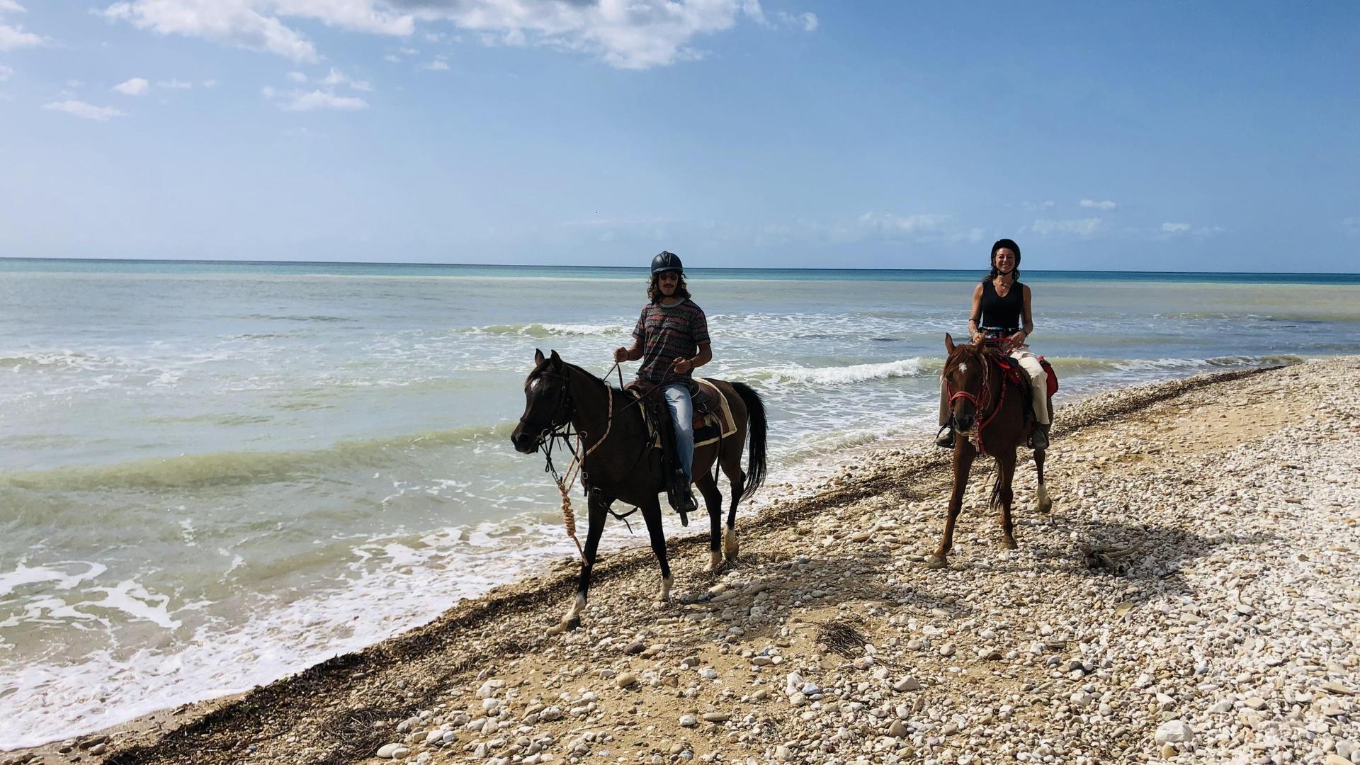 Private horseback riding experience on the beaches of Sciacca - Image 1