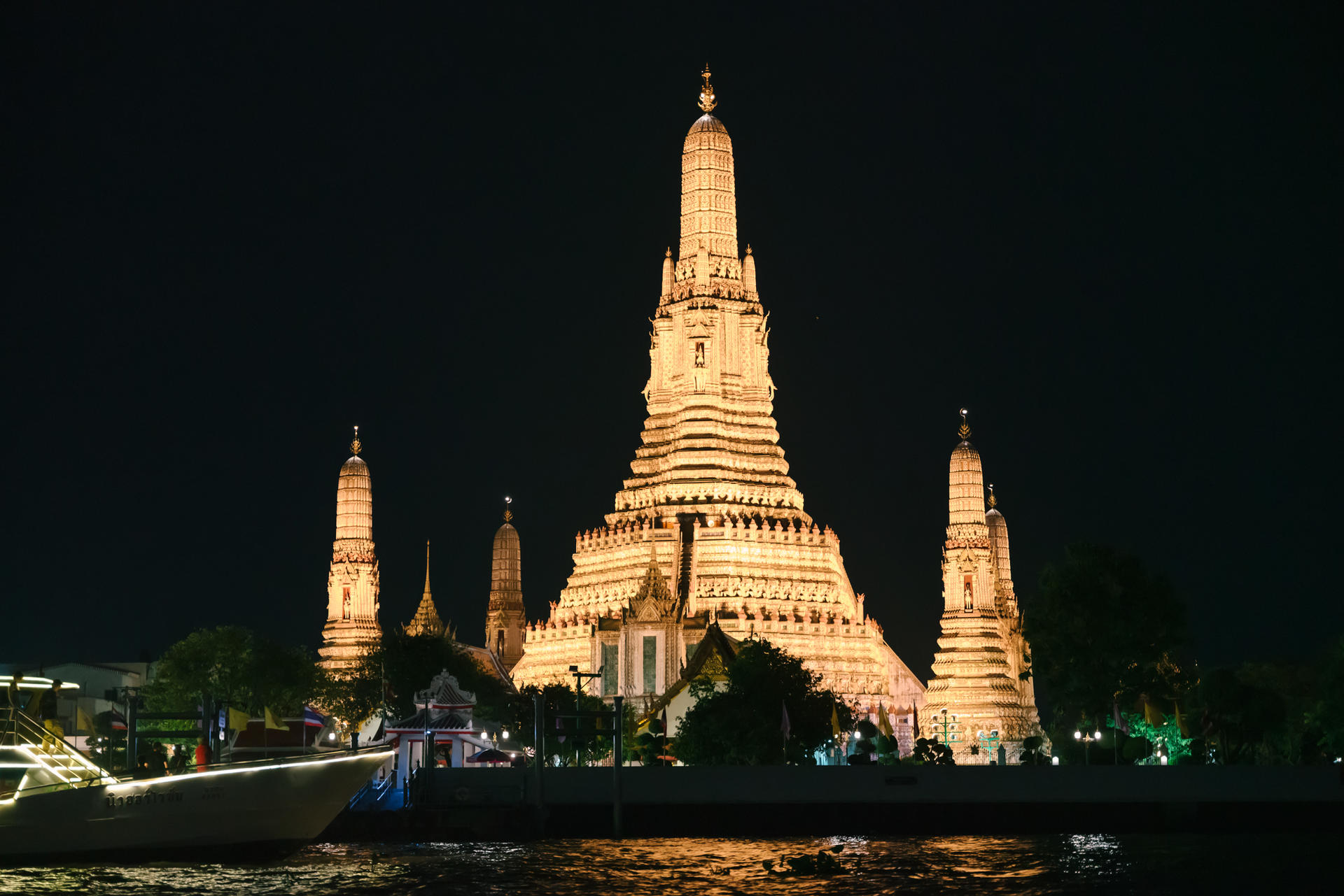  Chao Phraya River Night Cruise by Longtail Boat in Bangkok - Thumbnail 3