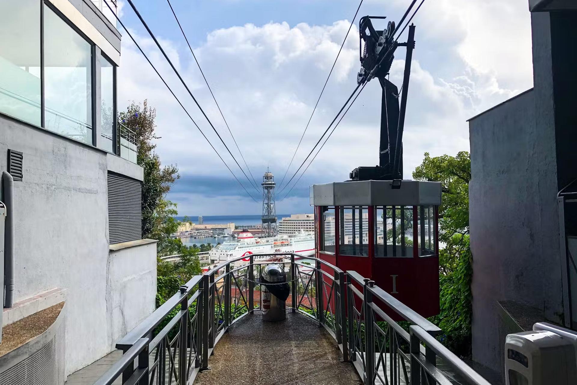 Roundtrip Barcelona cable car ticket from Barceloneta Beach - Thumbnail 4