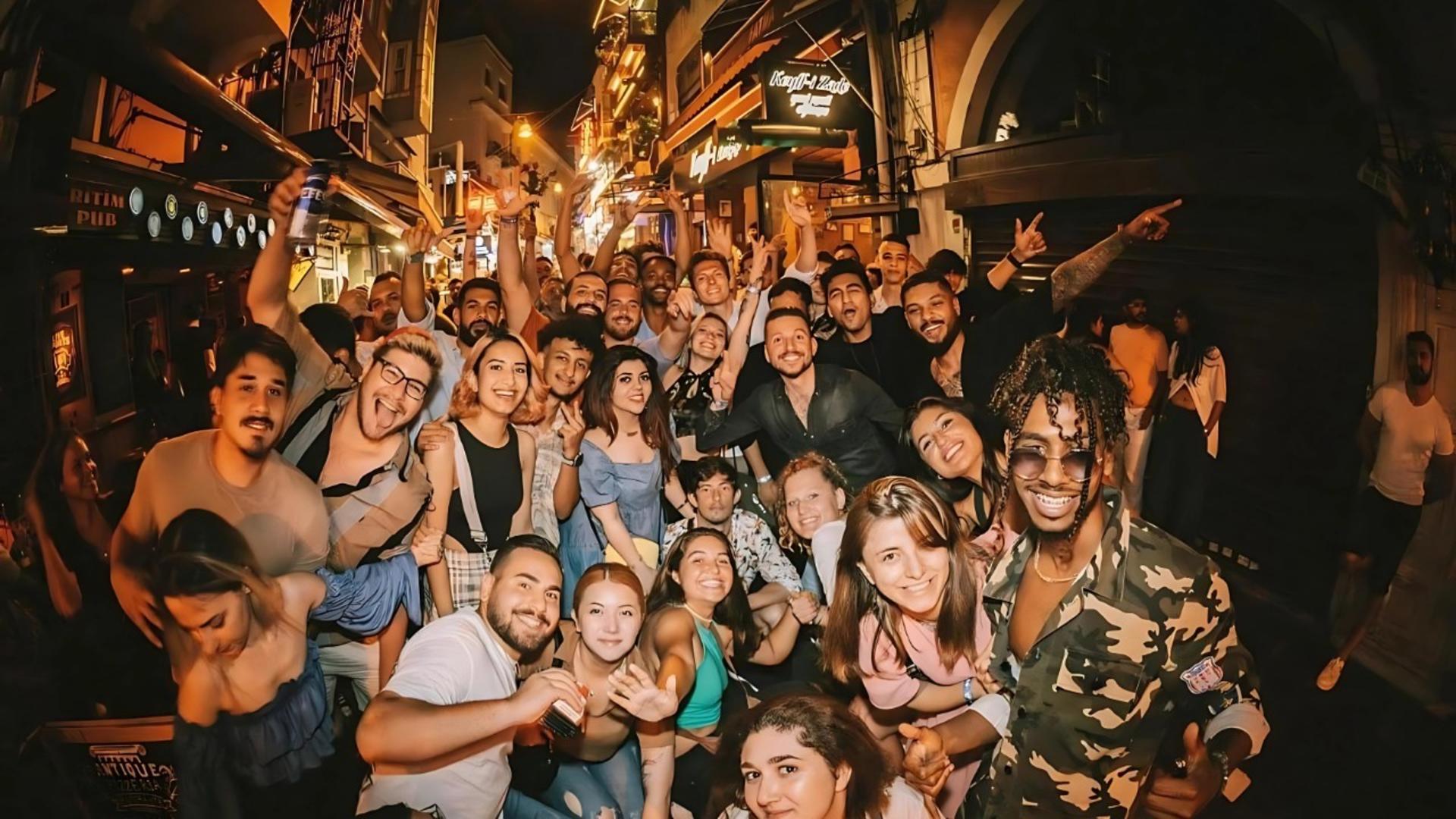 Party Pub Crawl Istanbul - Thumbnail 7