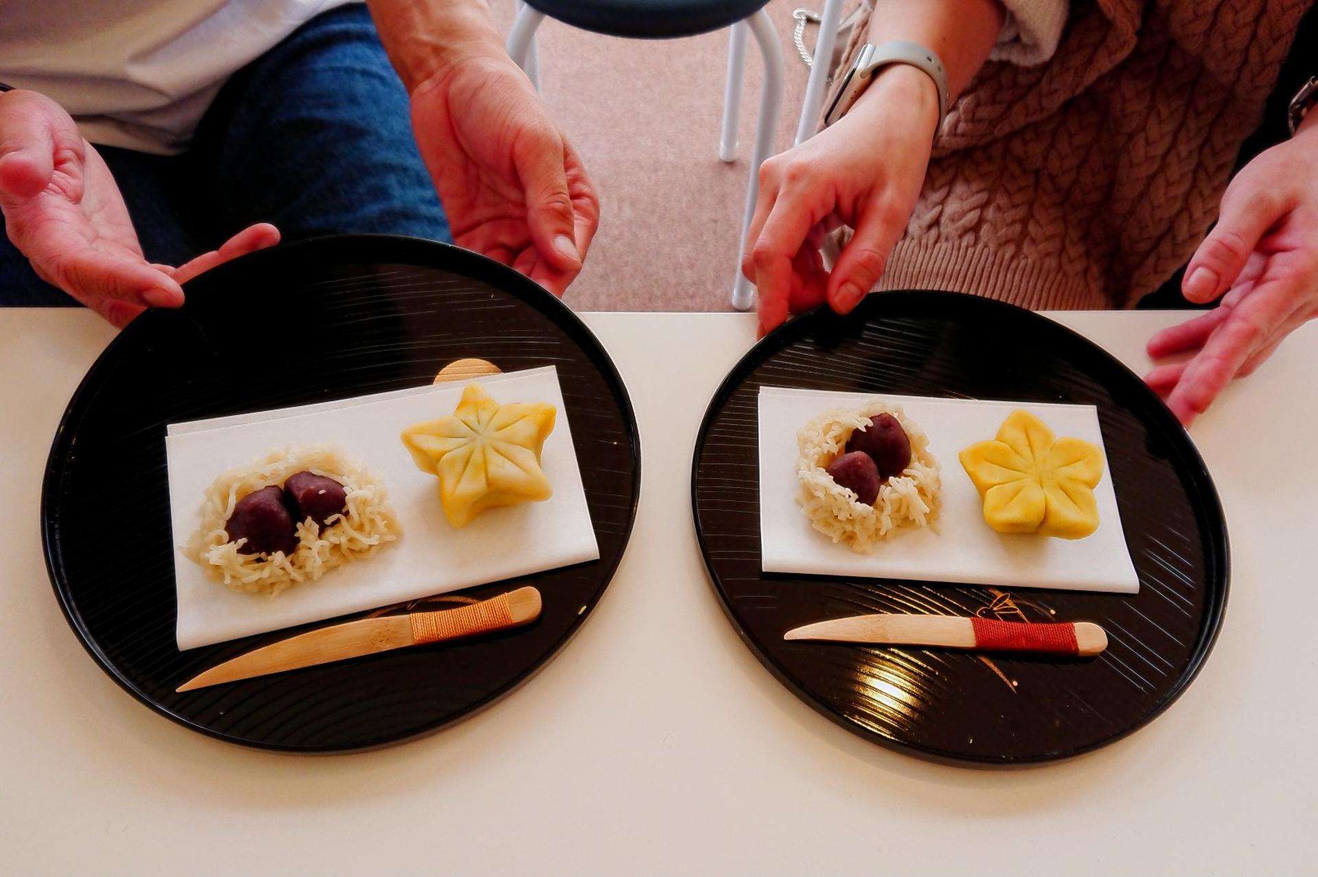 Traditional Japanese Sweets Making Workshop in Tokyo - Thumbnail 5