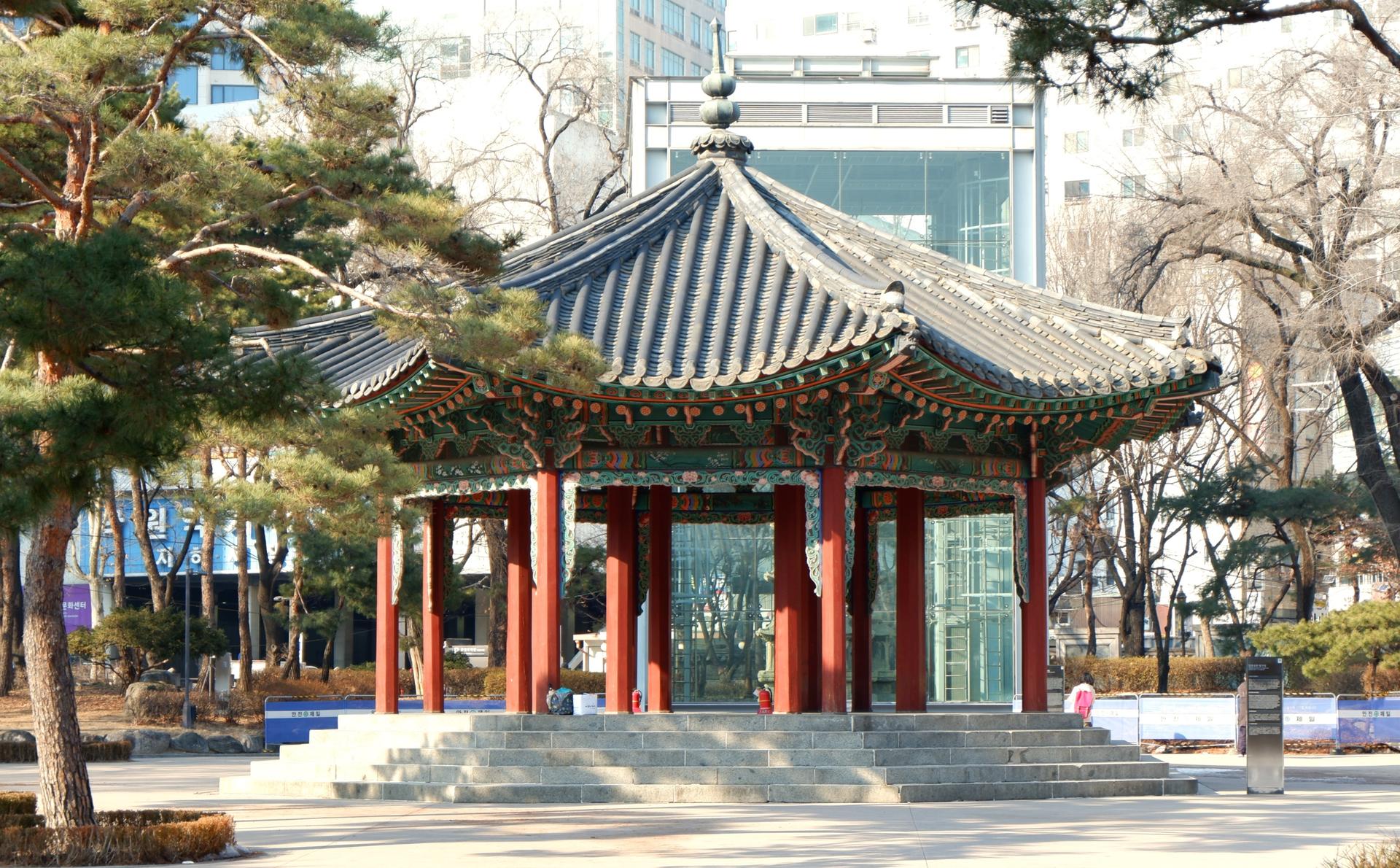Gyeongbokgung Palace, Hanok Village, and GwangJang Tour in Seoul - Thumbnail 14