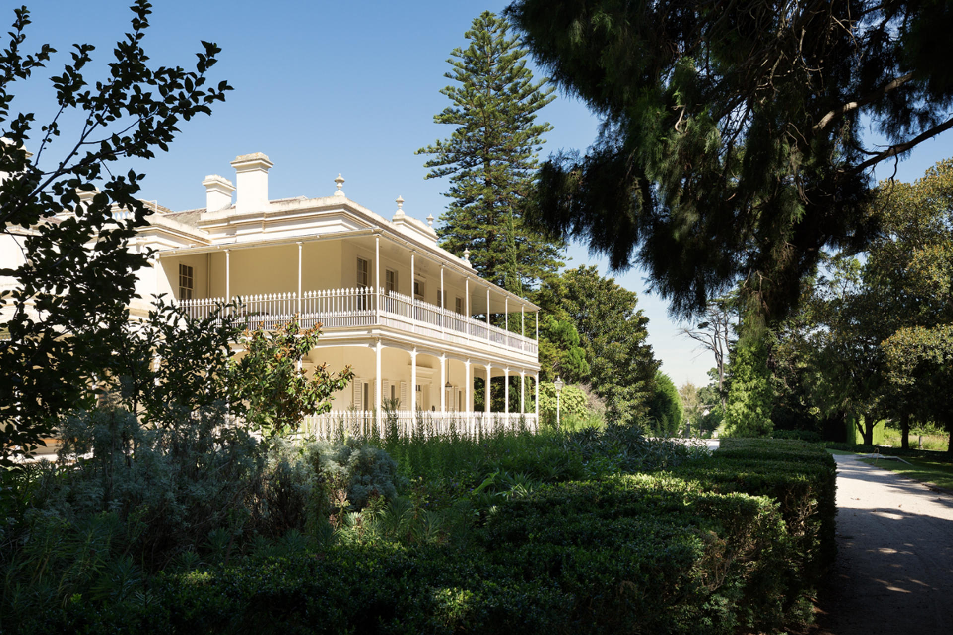 Guided Tour of Como House - Thumbnail 2