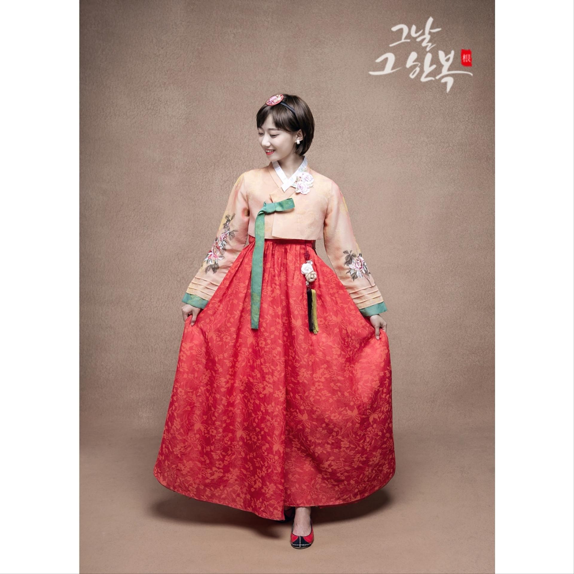Hanbok Rental and Photoshoot Experience by Hanbok That Day - Thumbnail 9