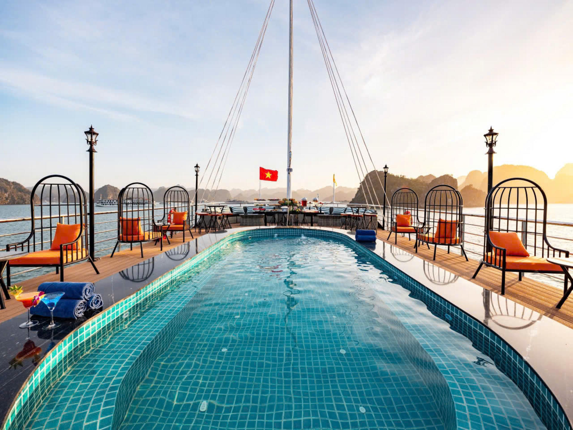 La Casta Luxury Day Cruise: Ha Long Bay with Sung Sot & Ti Top - Thumbnail 9