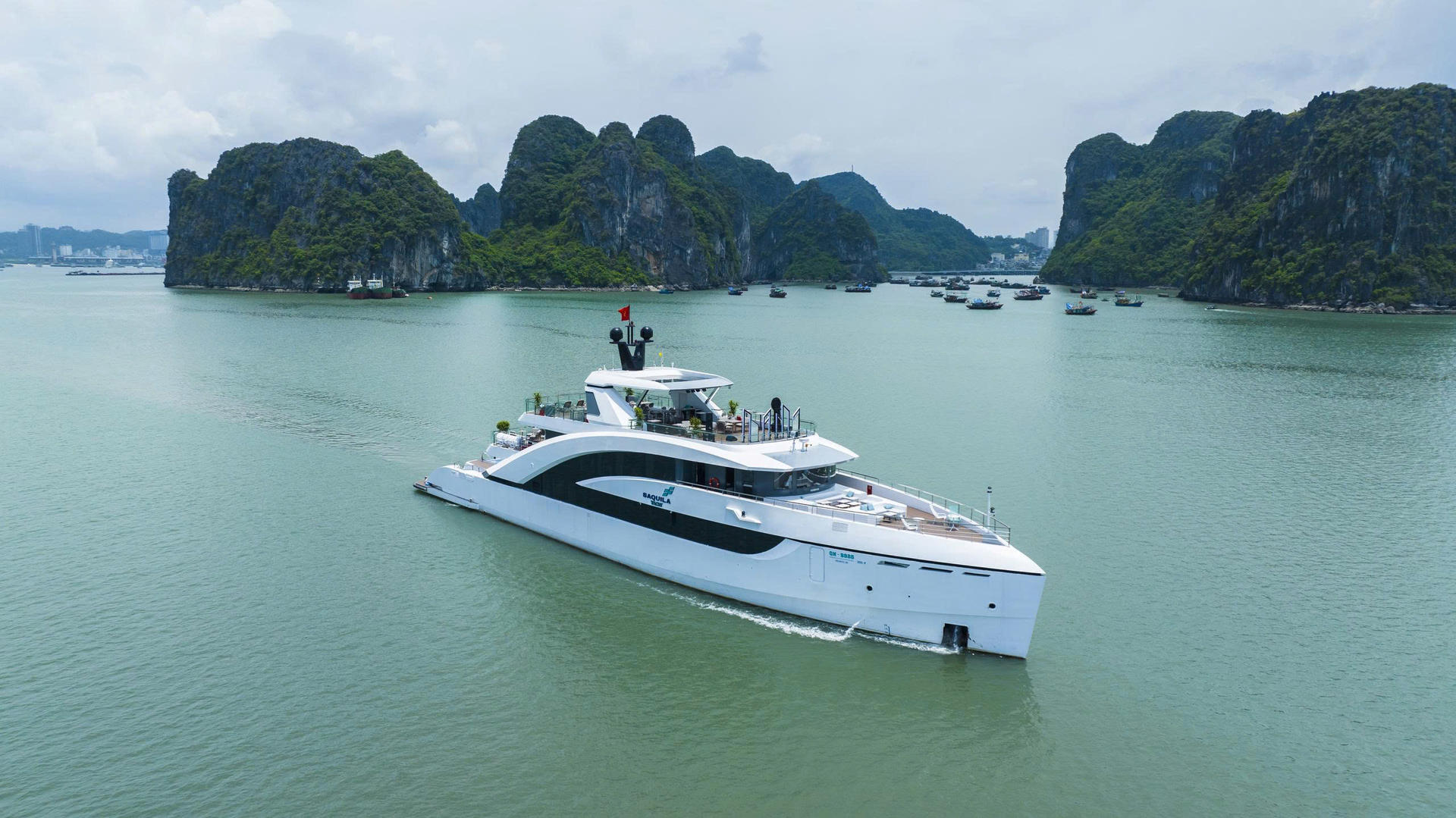 Saquila Yatch Day Cruise: Ha Long Bay, Sung Sot, Ti Top - Thumbnail 12