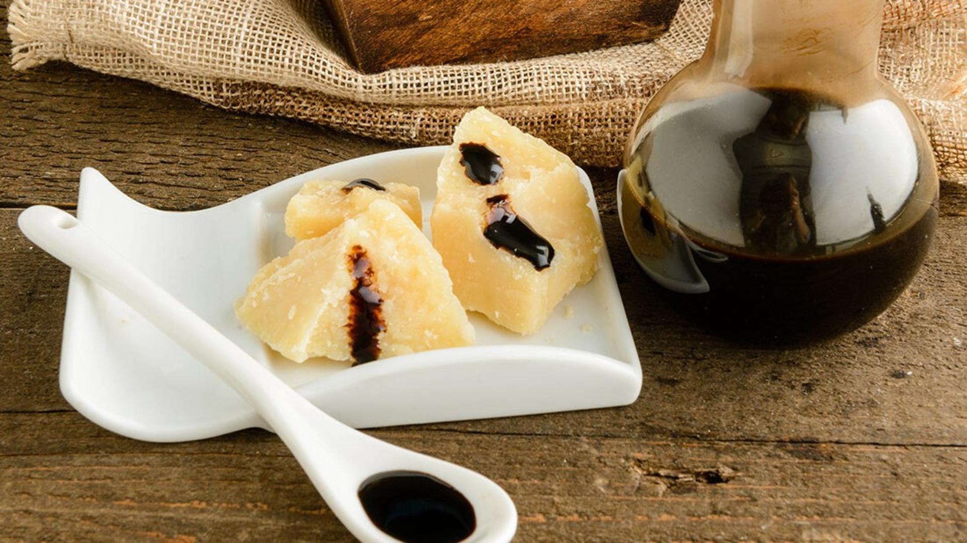 Balsamic vinegar cellar tour in Modena - Thumbnail 2