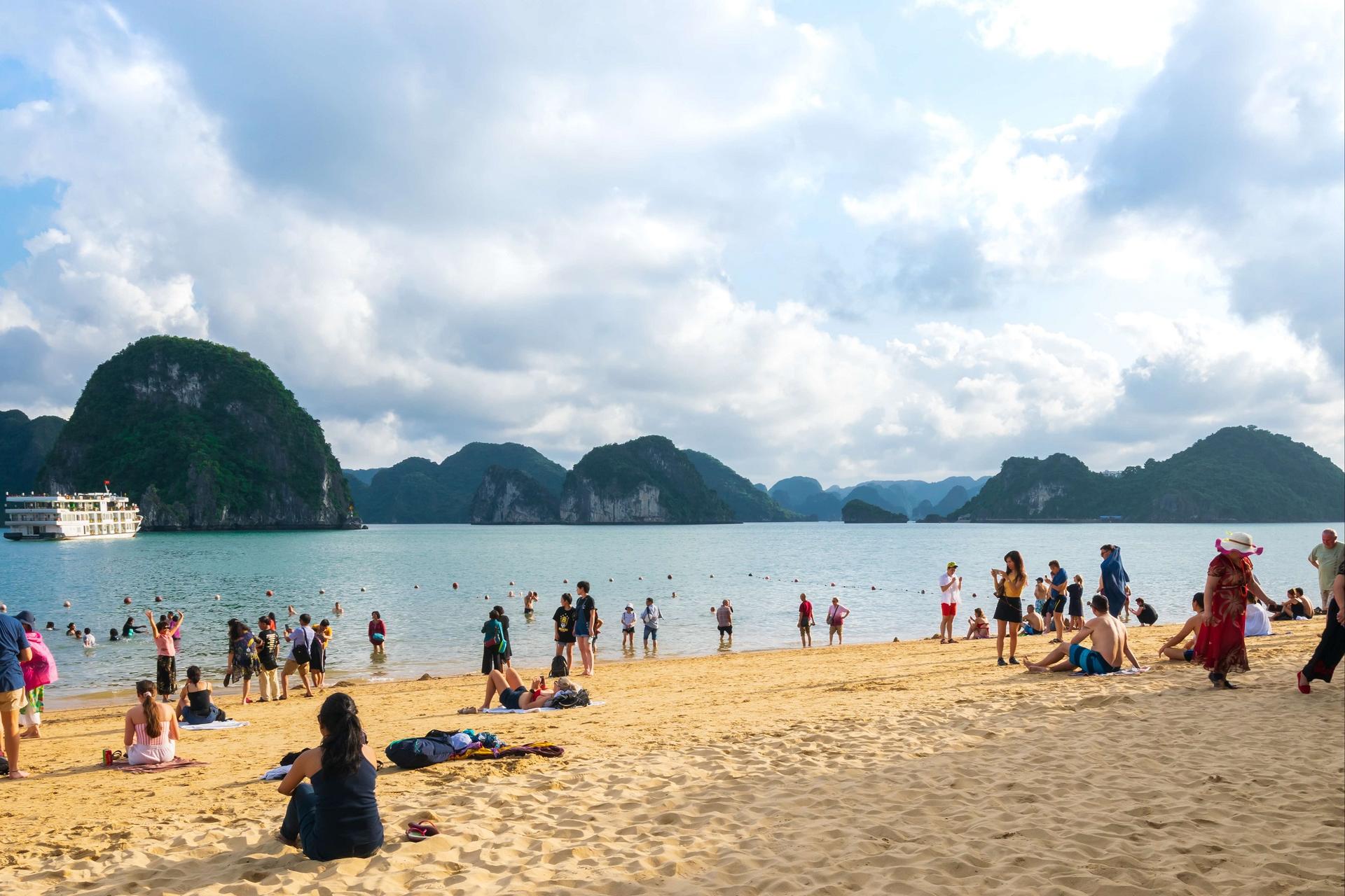Arcady Boutique 2D1N Cruise: Ha Long Bay, Sung Sot, Ti Top - Thumbnail 12