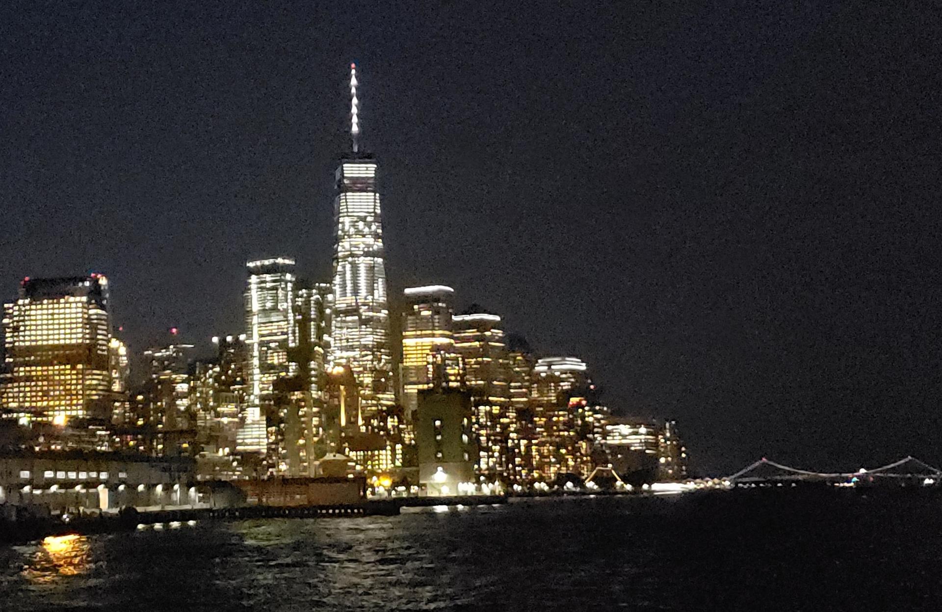 Manhattan Skyline and Statue of Liberty Night Cruise in New York - Thumbnail 12