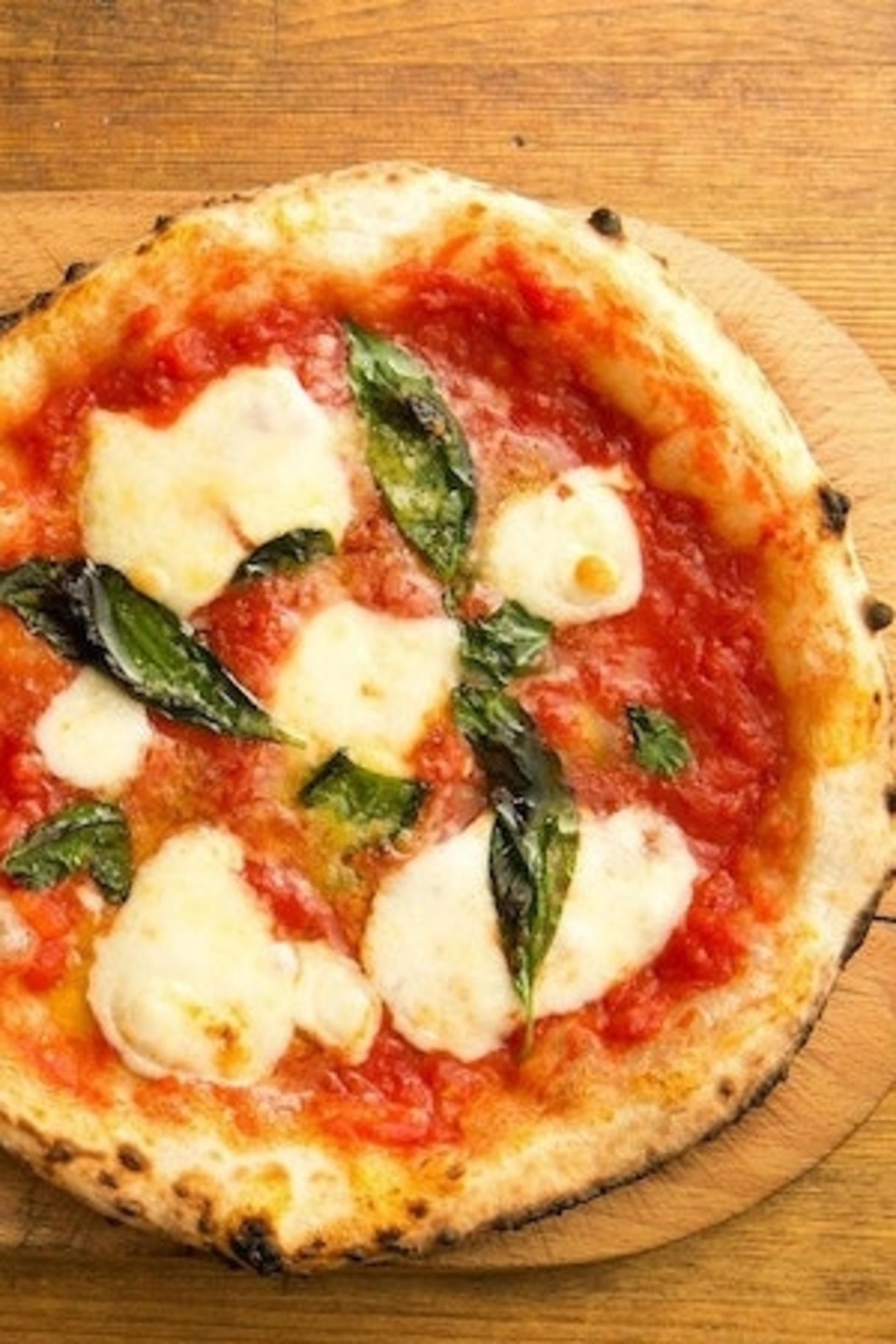 Naples Pizza Tasting and City Center Walking Tour - Thumbnail 2