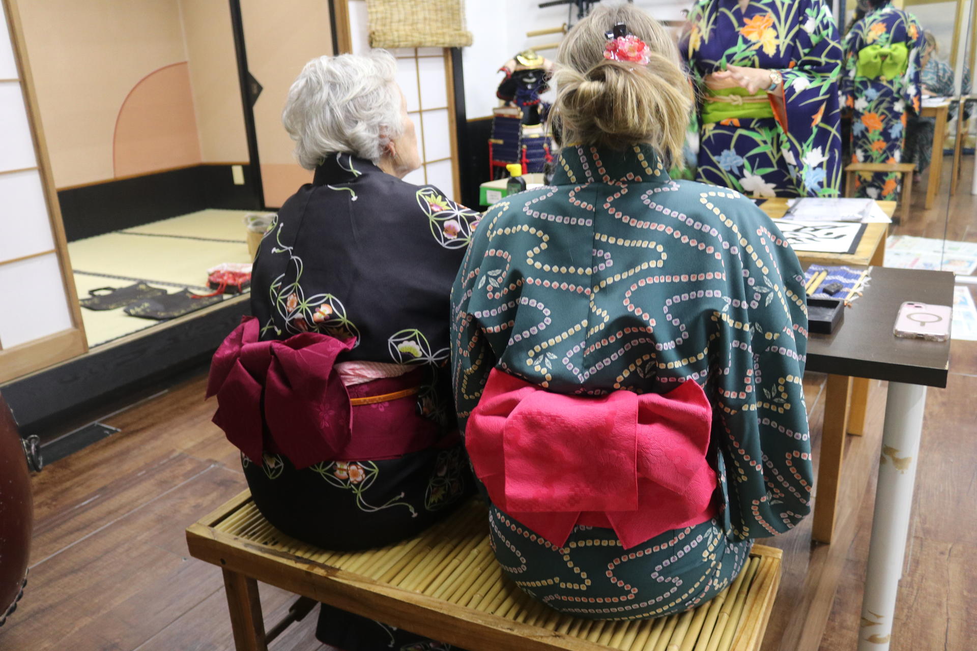 Learn Japanese calligraphy and Zen while wearing a kimono - Thumbnail 2