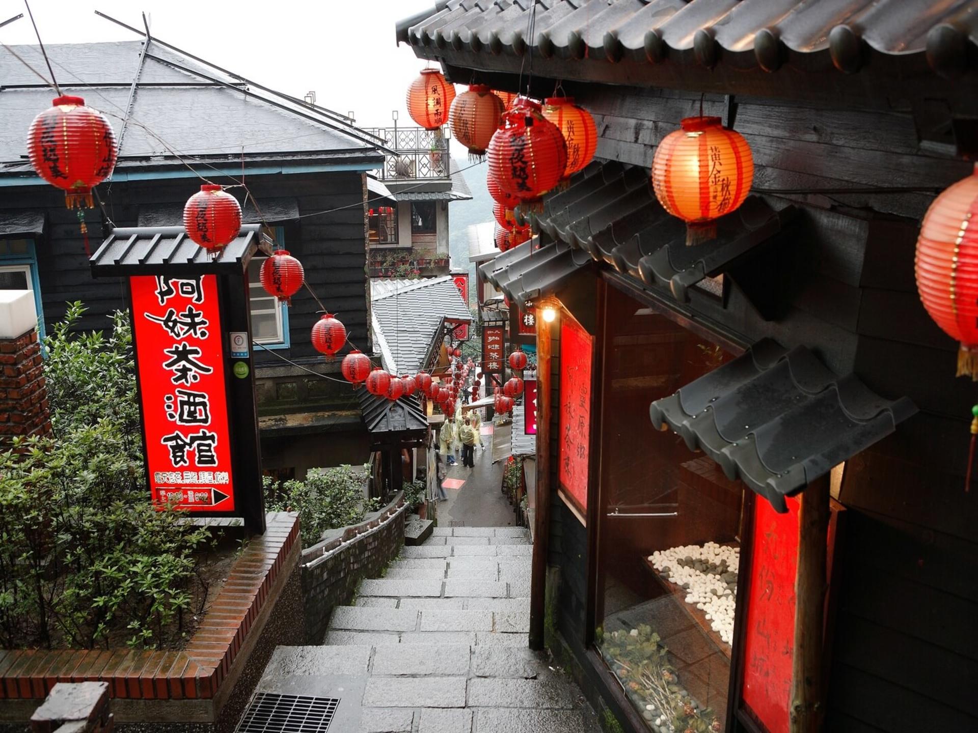 Taipei Small-Group Tour: Yehliu, Jiufen, Pingxi, Sky Lantern - Thumbnail 4