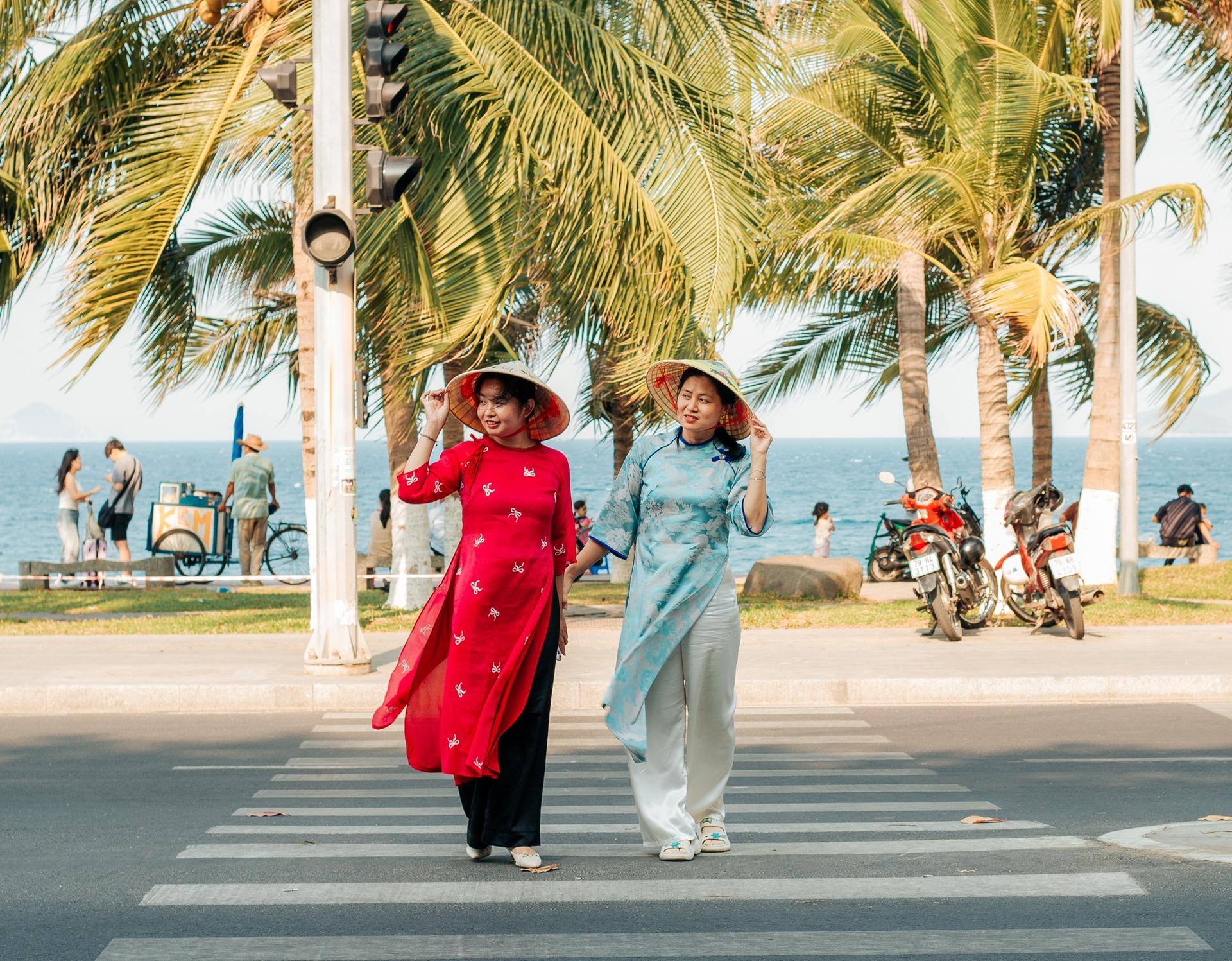Vietnamese Ao Dai Photo Experience in Nha Trang - Thumbnail 8