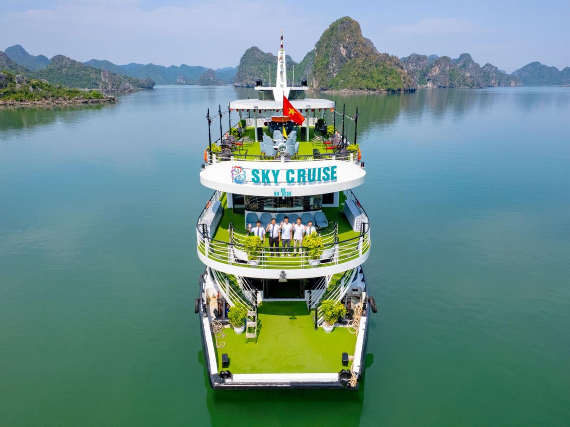 Sky Day Cruise: Ha Long Bay, Sung Sot with Japanese Speaking Guide - Thumbnail 3