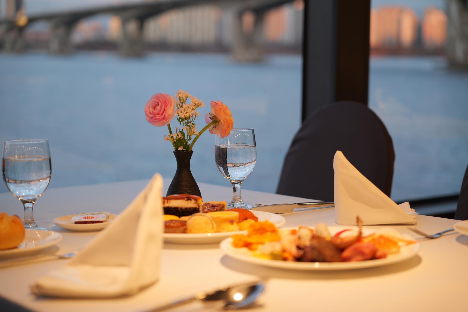 Seoul Yeouido Eland Dinner Cruise - Thumbnail 13