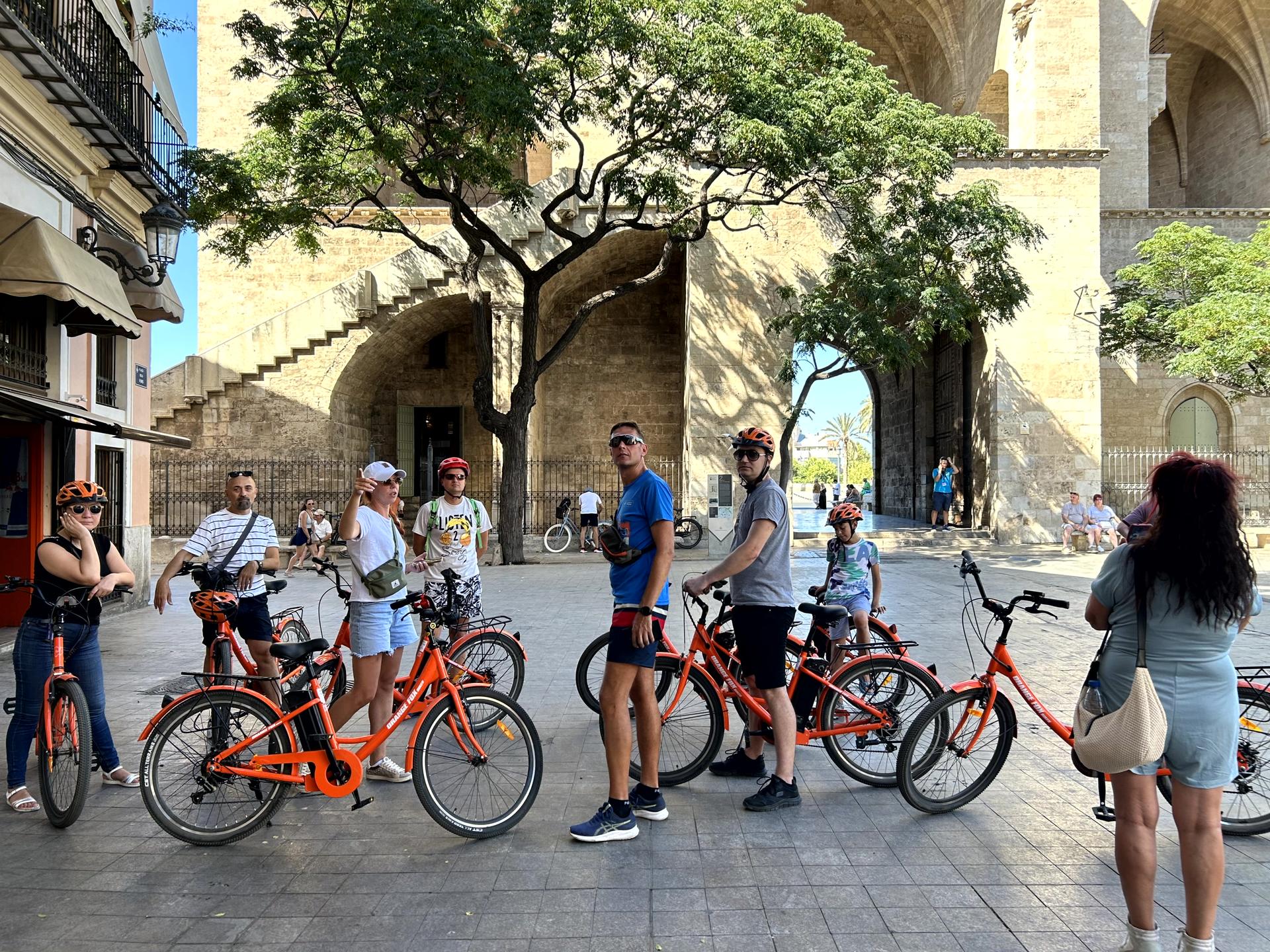 Valencia: Guided City Sightseeing Tour by Bike or E-Bike