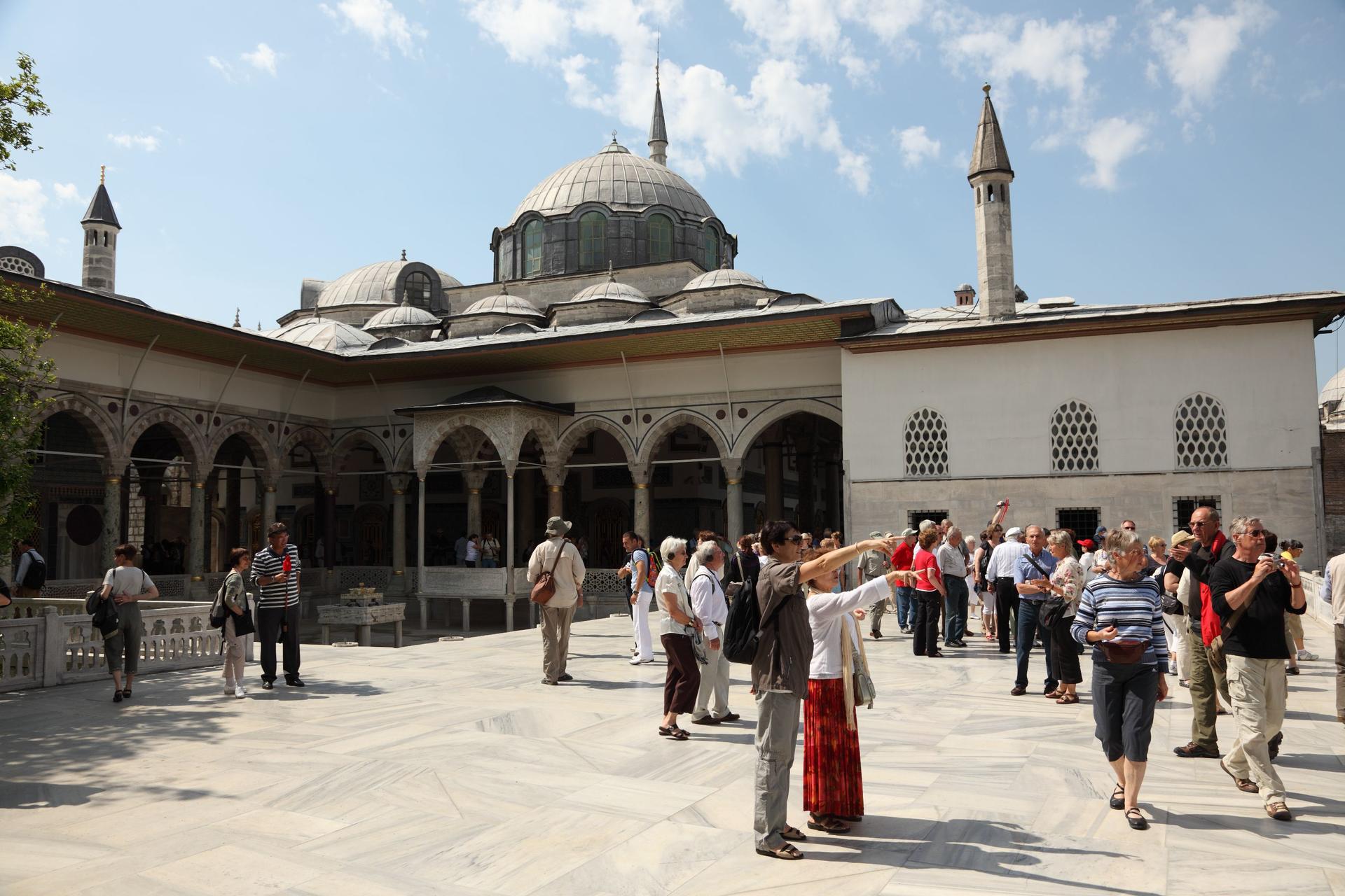 Topkapi Palace, Harem and Basilica Cistern Guided Tour with Tickets - Thumbnail 5