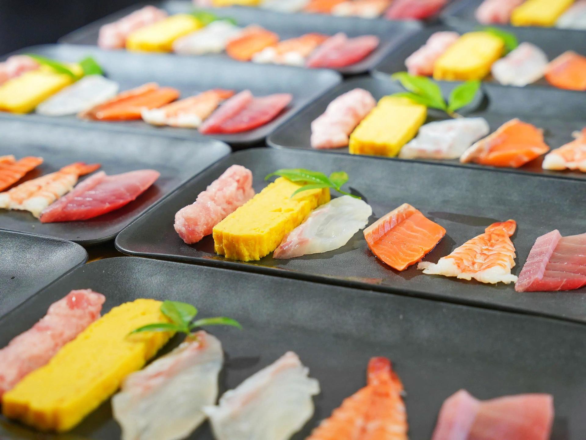 Sushi making class in Tokyo Tsukiji fish market with Pro sushi chef - Thumbnail 16