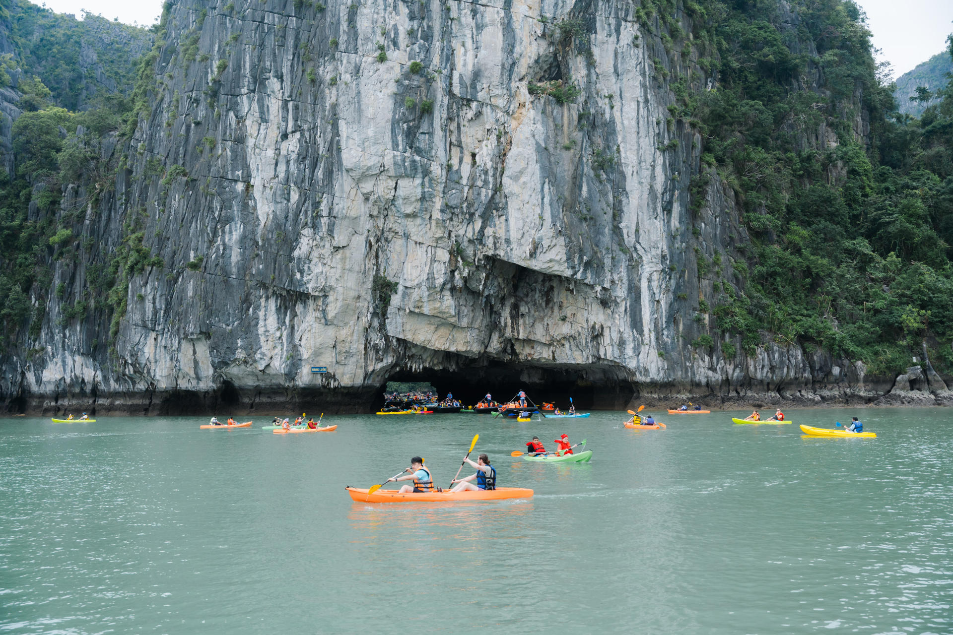 Du Yen 2D1N Luxury Cruise: Ha Long Bay with Sung Sot & Ti Top - Thumbnail 19