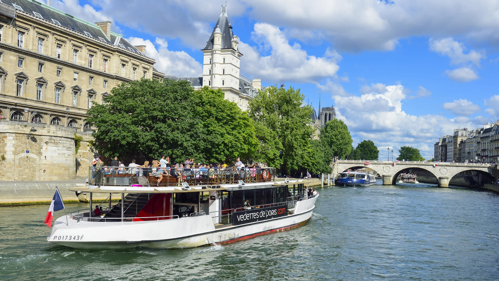 Seine River Guided Cruise Tour - Thumbnail 4