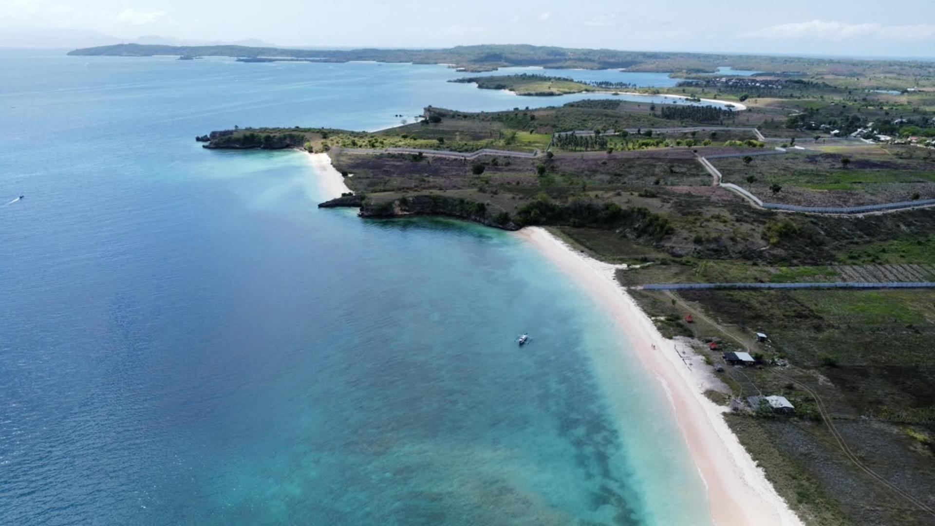 Lombok Pink Beach & Gili Islands Full-Day Private Tour - Thumbnail 10