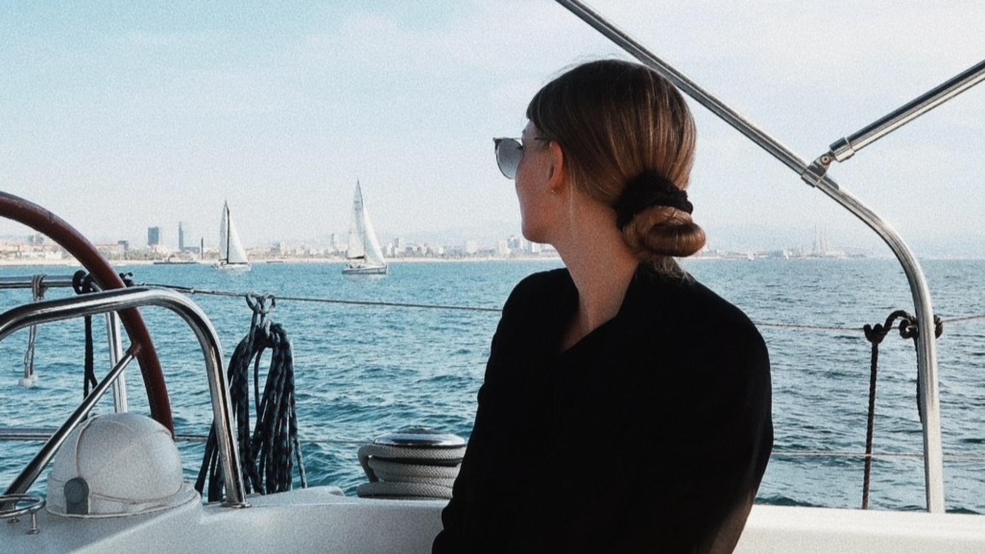 Sunset sailboat experience in Barcelona - Thumbnail 10