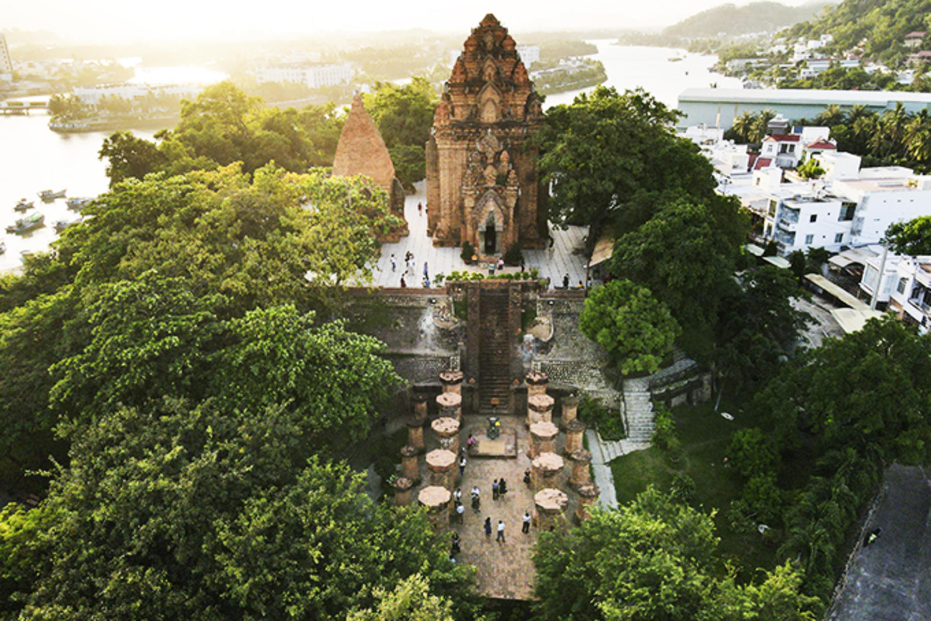 Private Check-out Tour: Nha Trang Tour, Dinner & Airport Drop-off - Image 1
