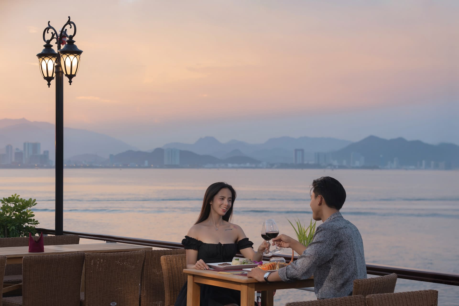 Sunset Cocktail and Dinner Luxury Emperor Cruise in Nha Trang - Thumbnail 17