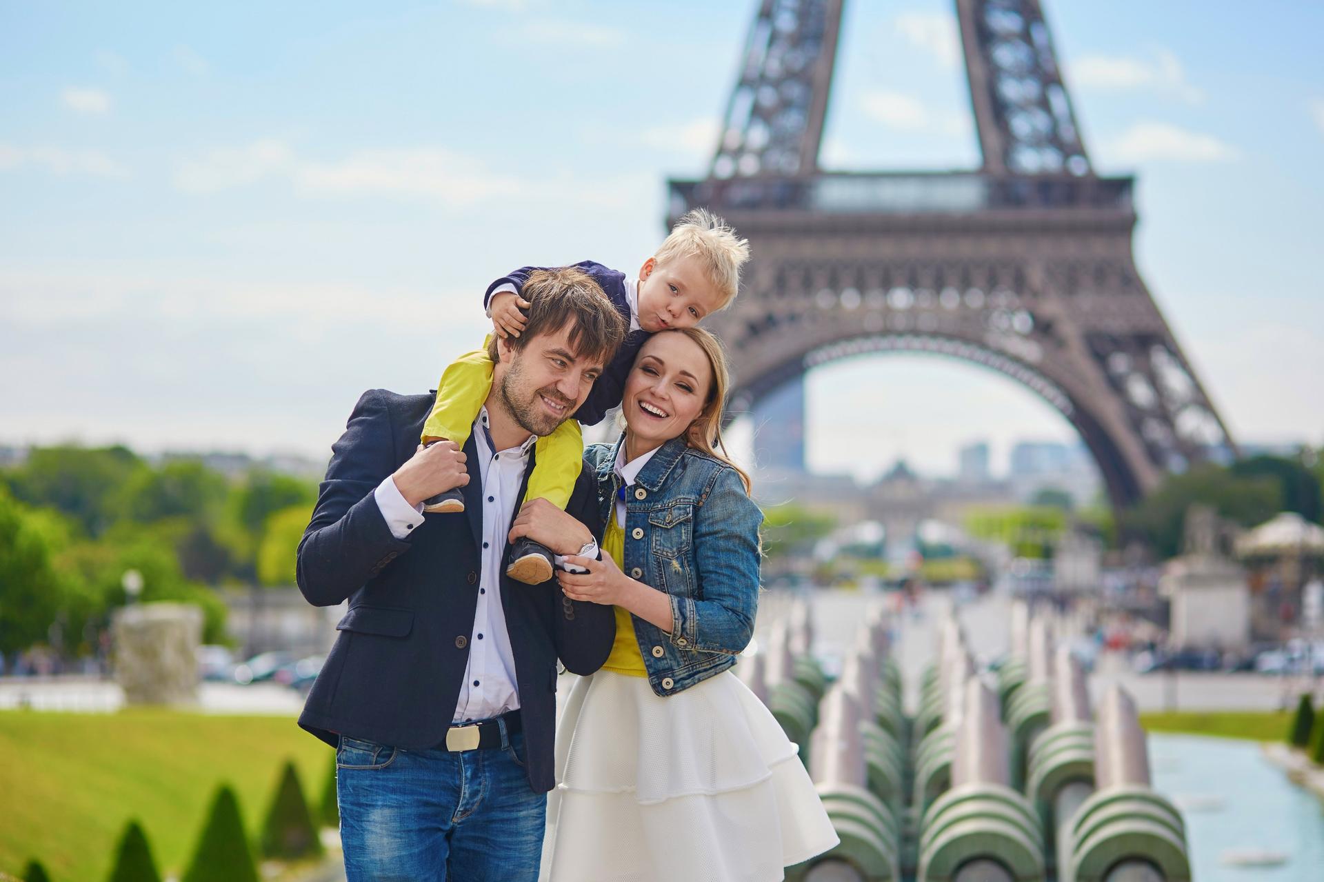 Eiffel Tower Photoshoot - Thumbnail 3