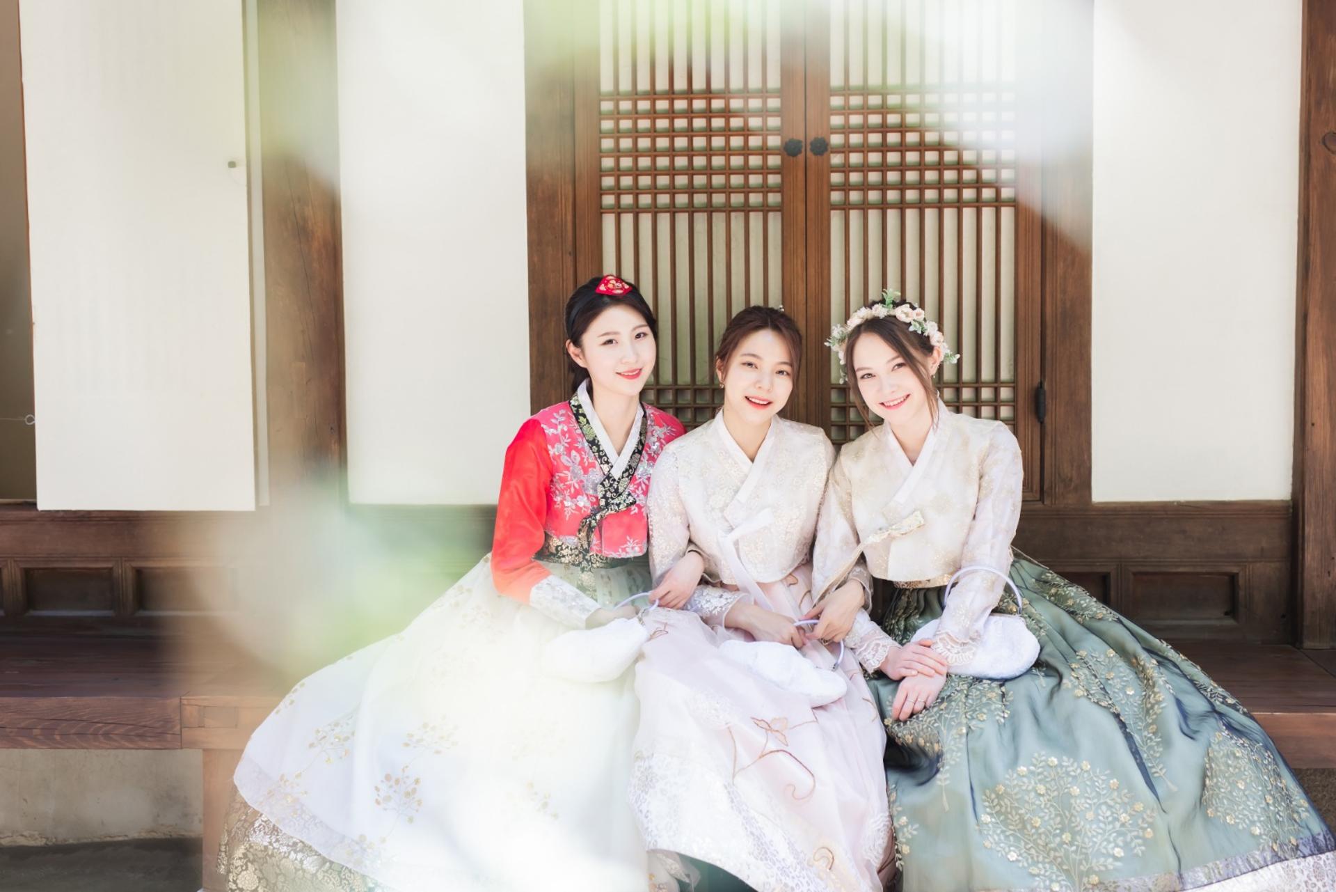 [Oneday Hanbok] Seoul Gyeongbokgung Hanbok Rental Experience - Thumbnail 2