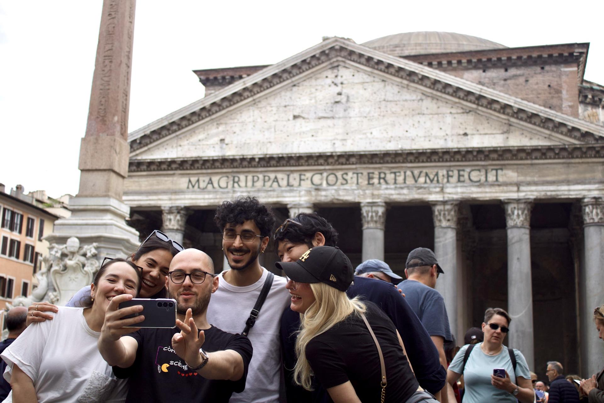 Rome City Highlights Guided Walking Tour - Thumbnail 6