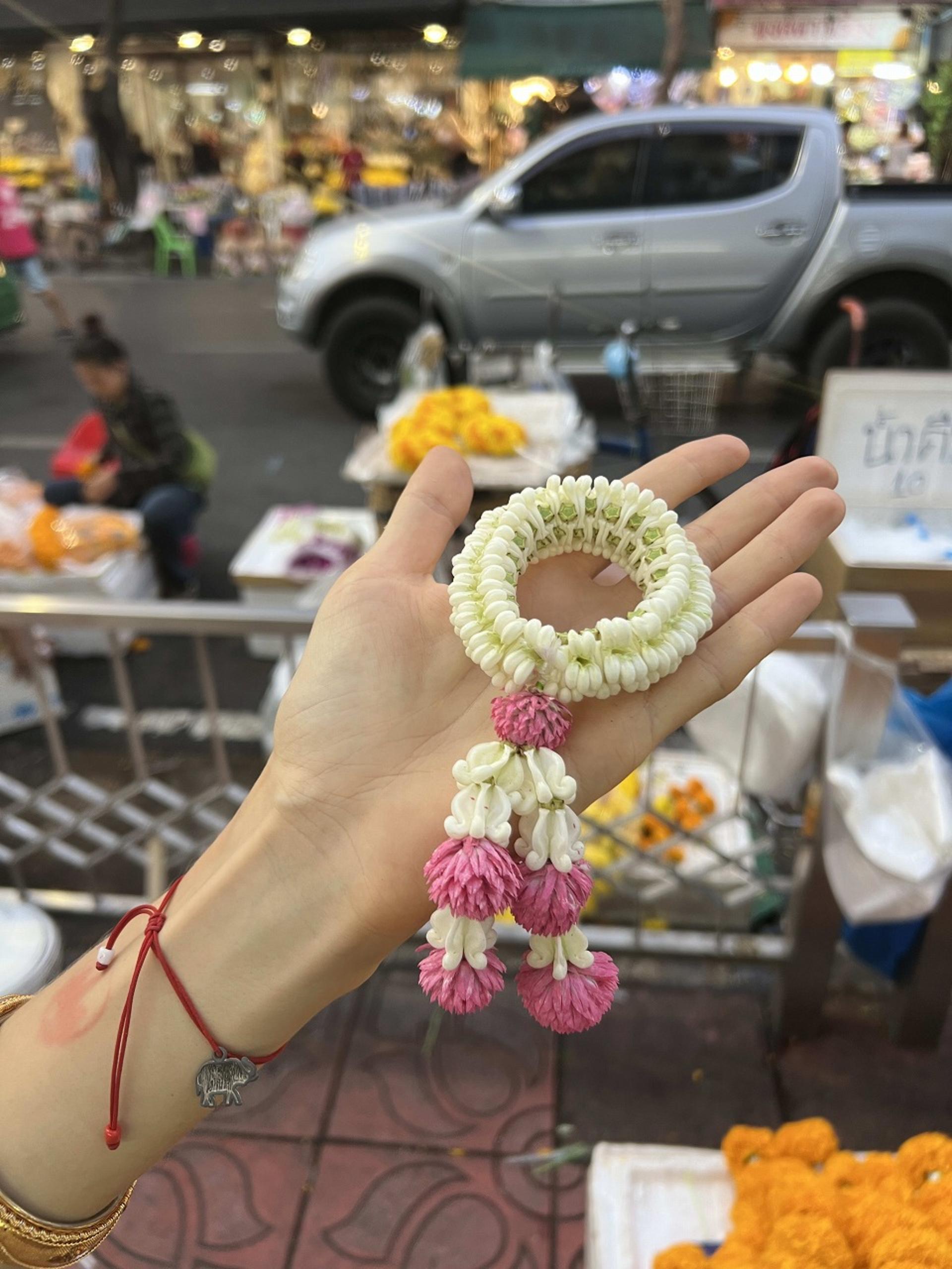 Thai Costume Pro Photo Tour by Tuk Tuk: Wat Arun & Flower Market - Thumbnail 16