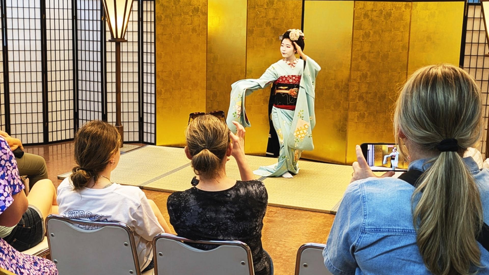 MEET MAIKO: Meet-&-Greet, Maiko Show & Experience in Kyoto - Thumbnail 3