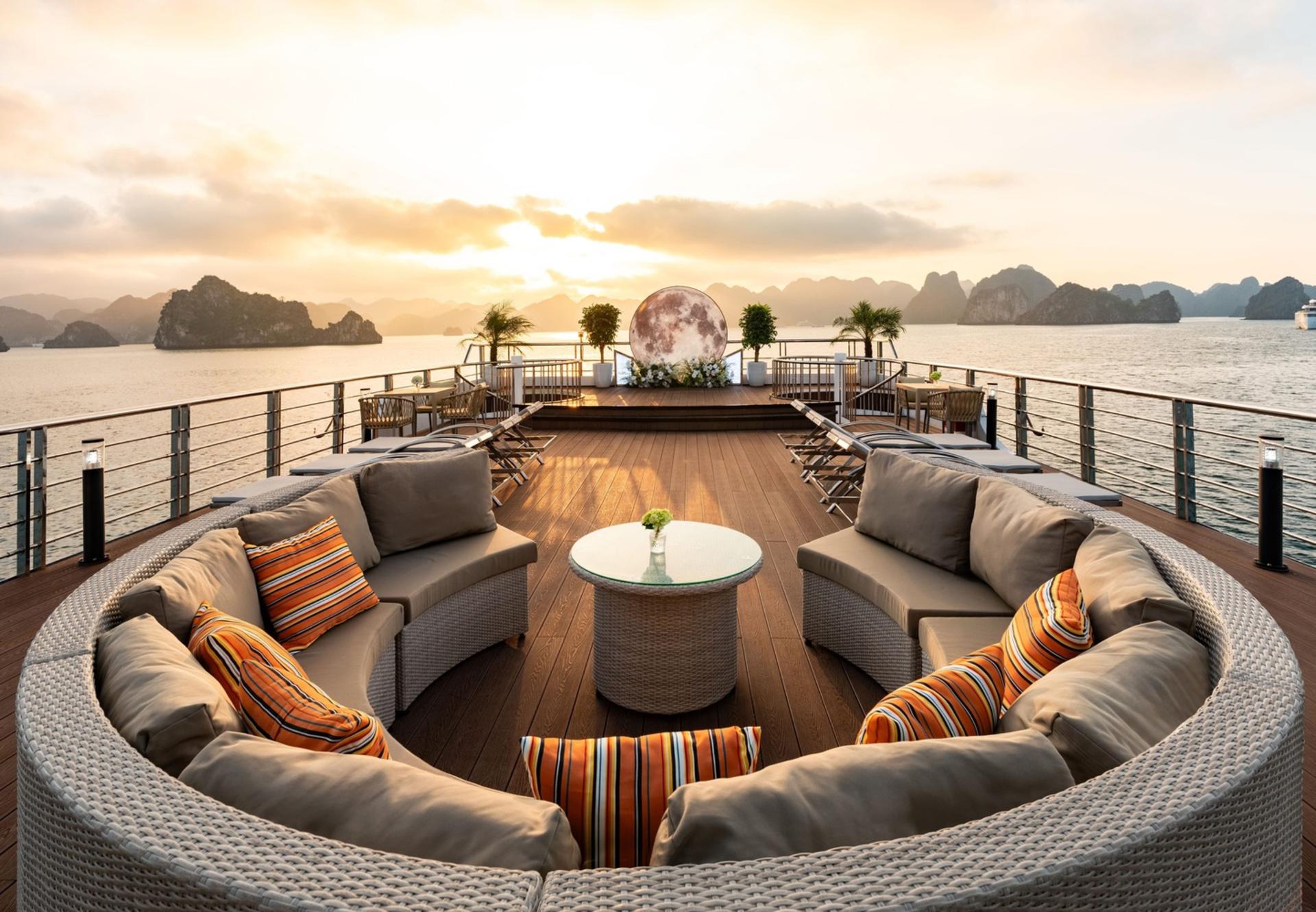 Hercules Grand Luxury Day Cruise: Ha Long Bay, Sung Sot, Ti Top - Thumbnail 15