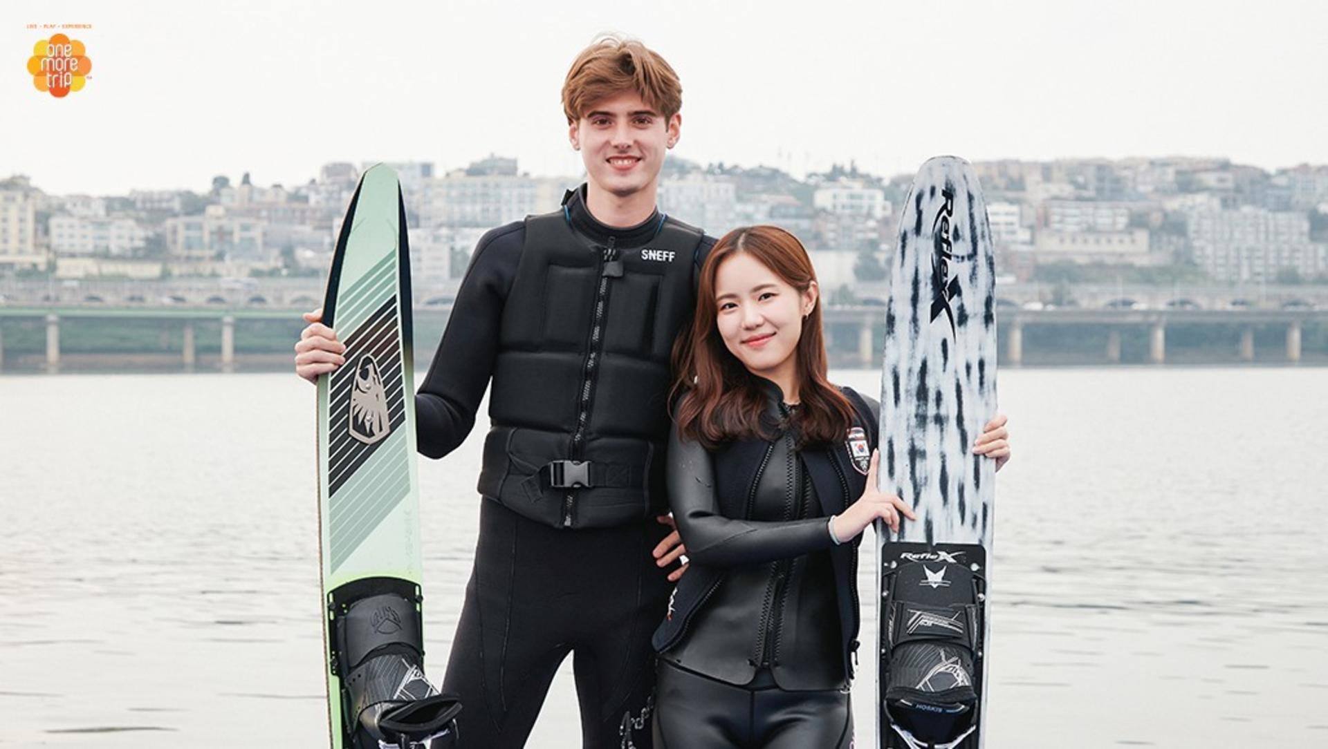 Waterskiing on the Han River in Seoul - Thumbnail 2