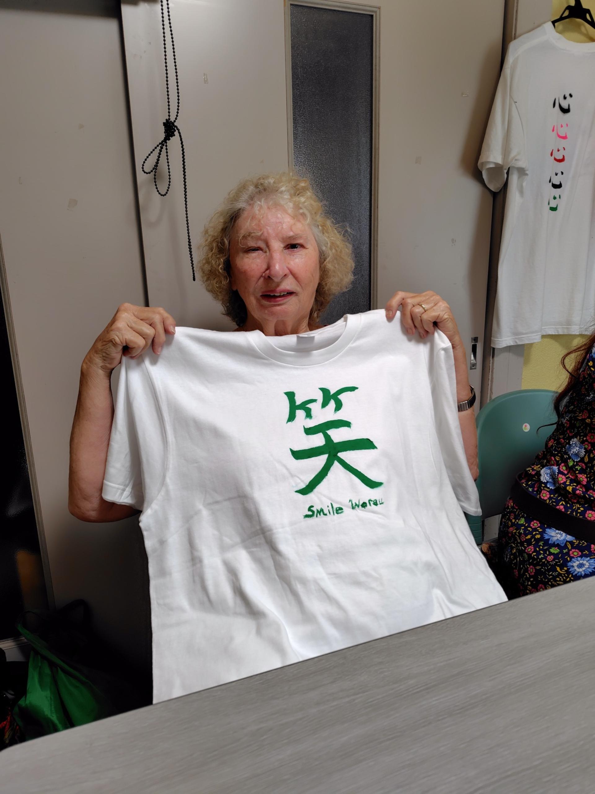 [Tokyo EdoHakuyo]: Kanji T-Shirt Painting & Okonomiyaki Making - Thumbnail 27