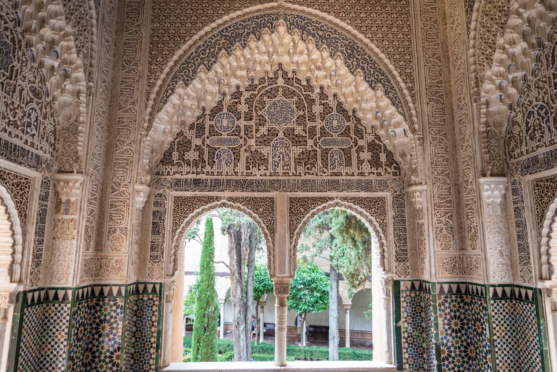 Alhambra and the Generalife Gardens Tour in Granada - Thumbnail 4